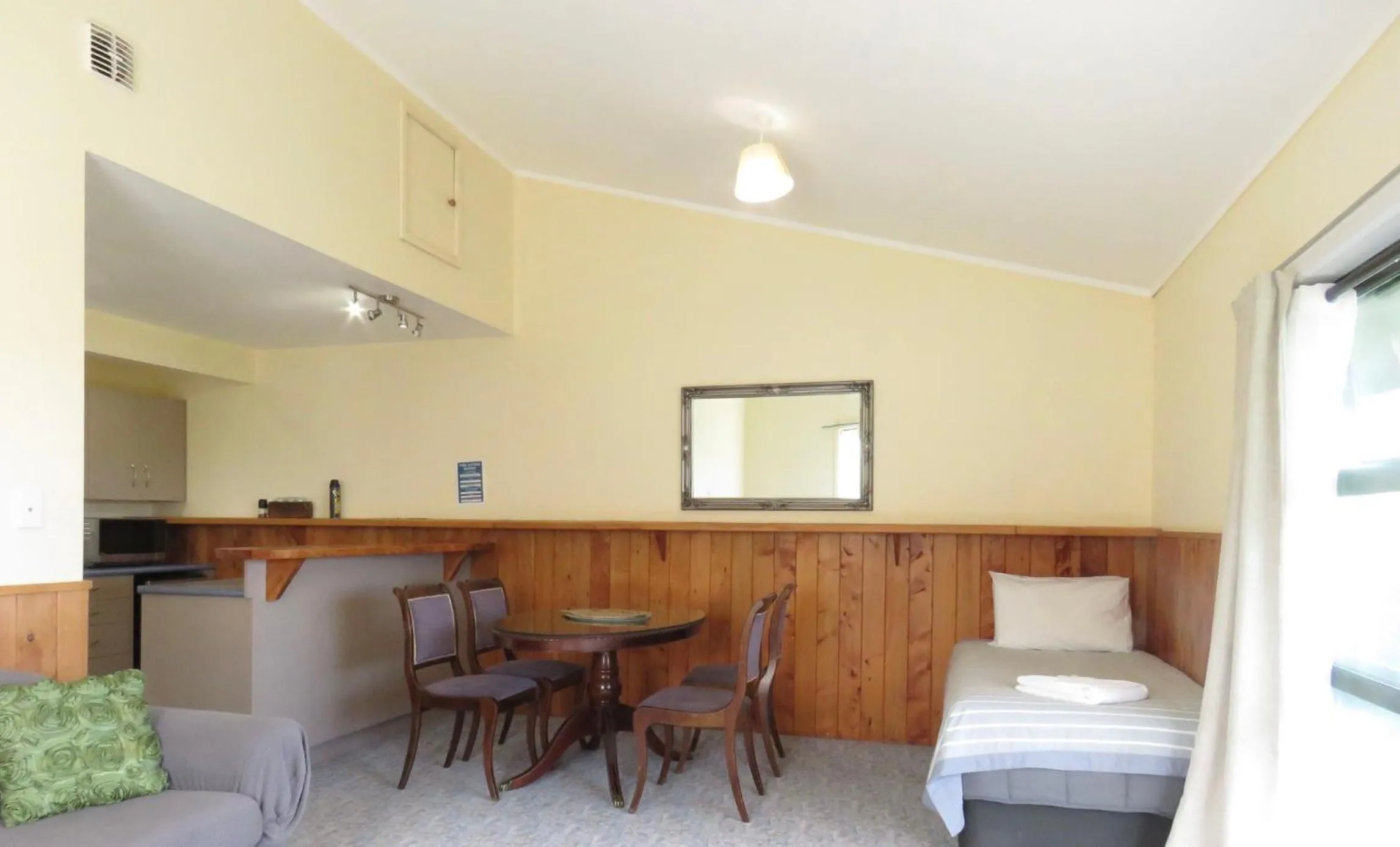 Dining area in Mystery Creek Motel