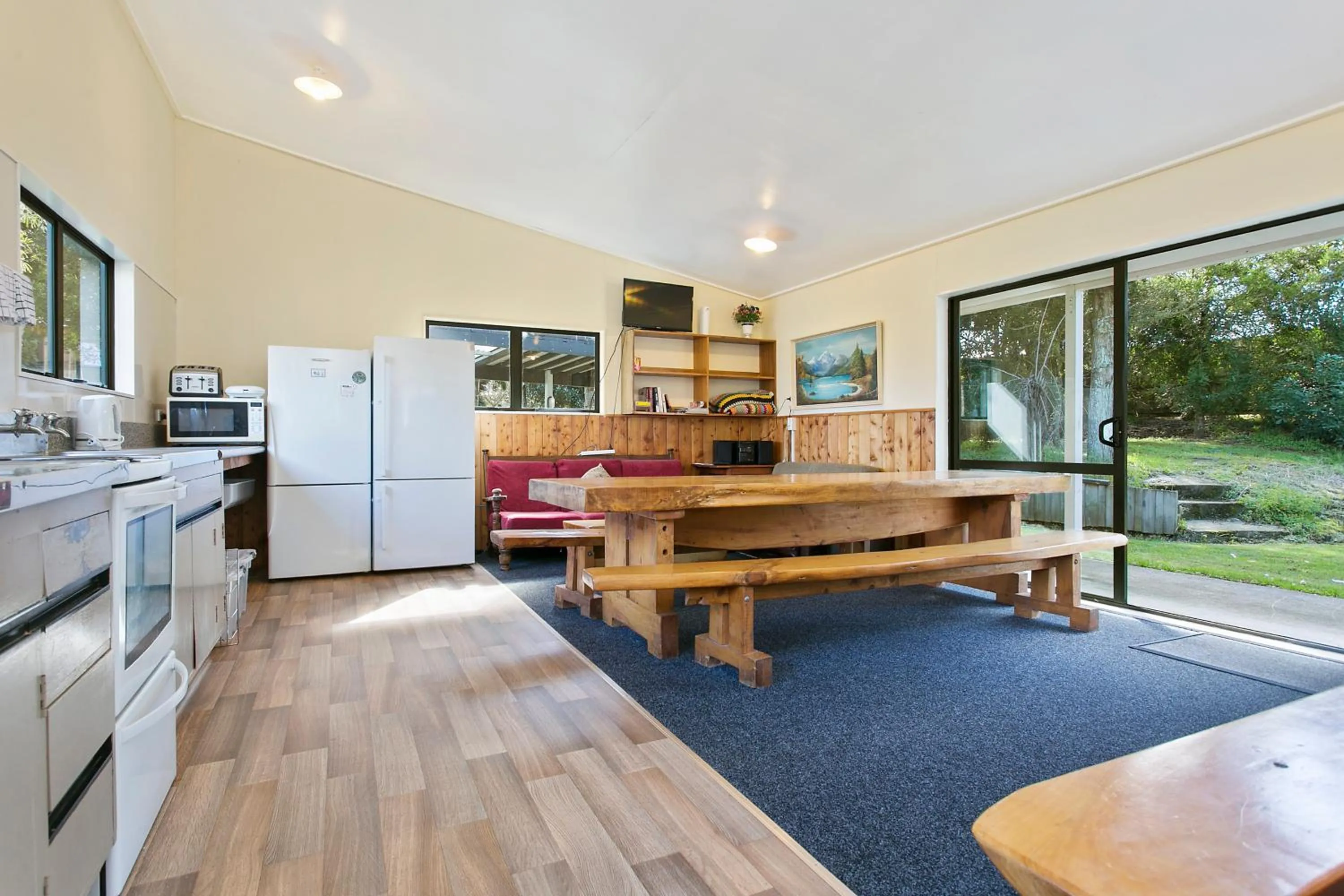 Kitchen or kitchenette in Mystery Creek Motel