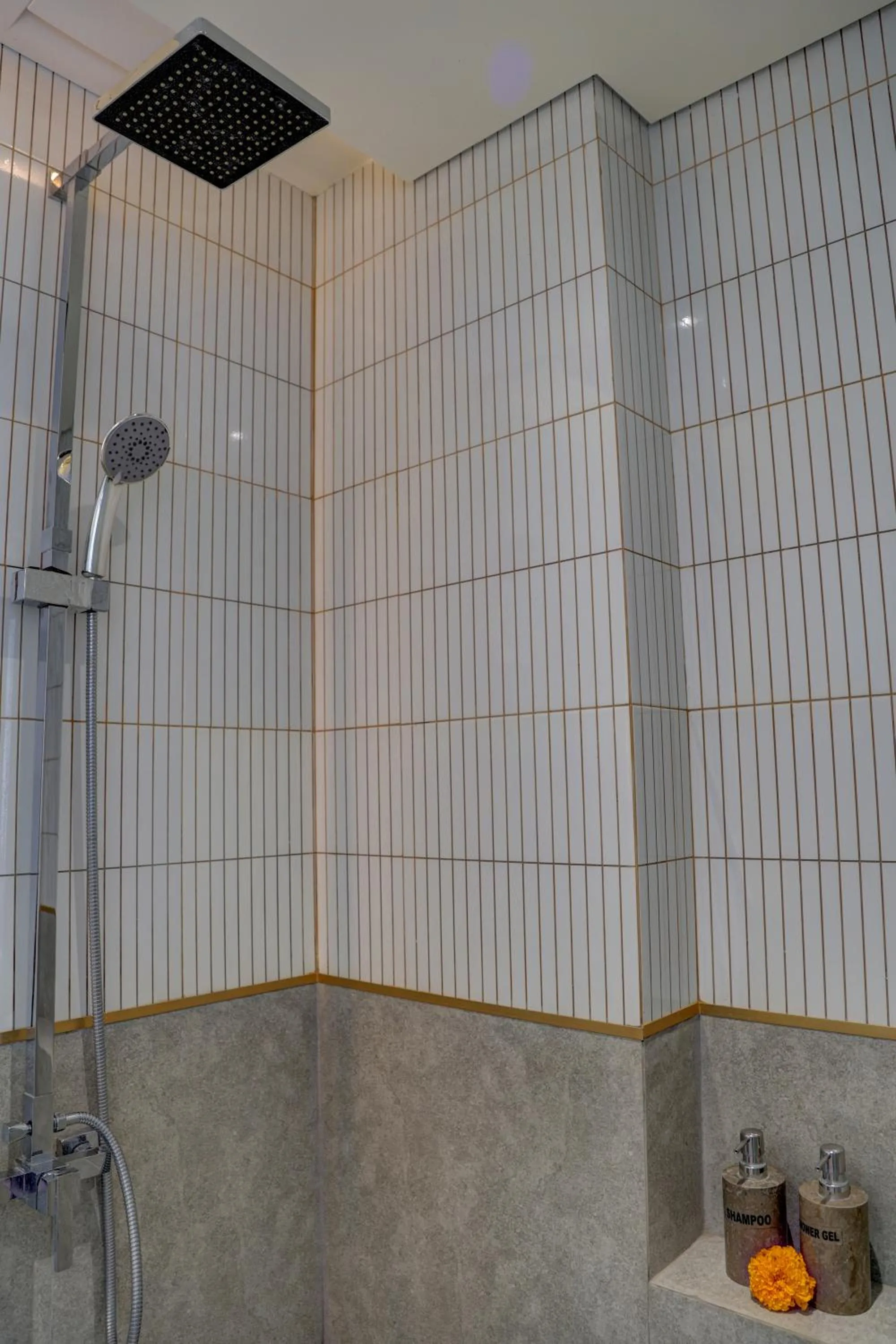 Shower in Kun - Kun Guest House Ubud