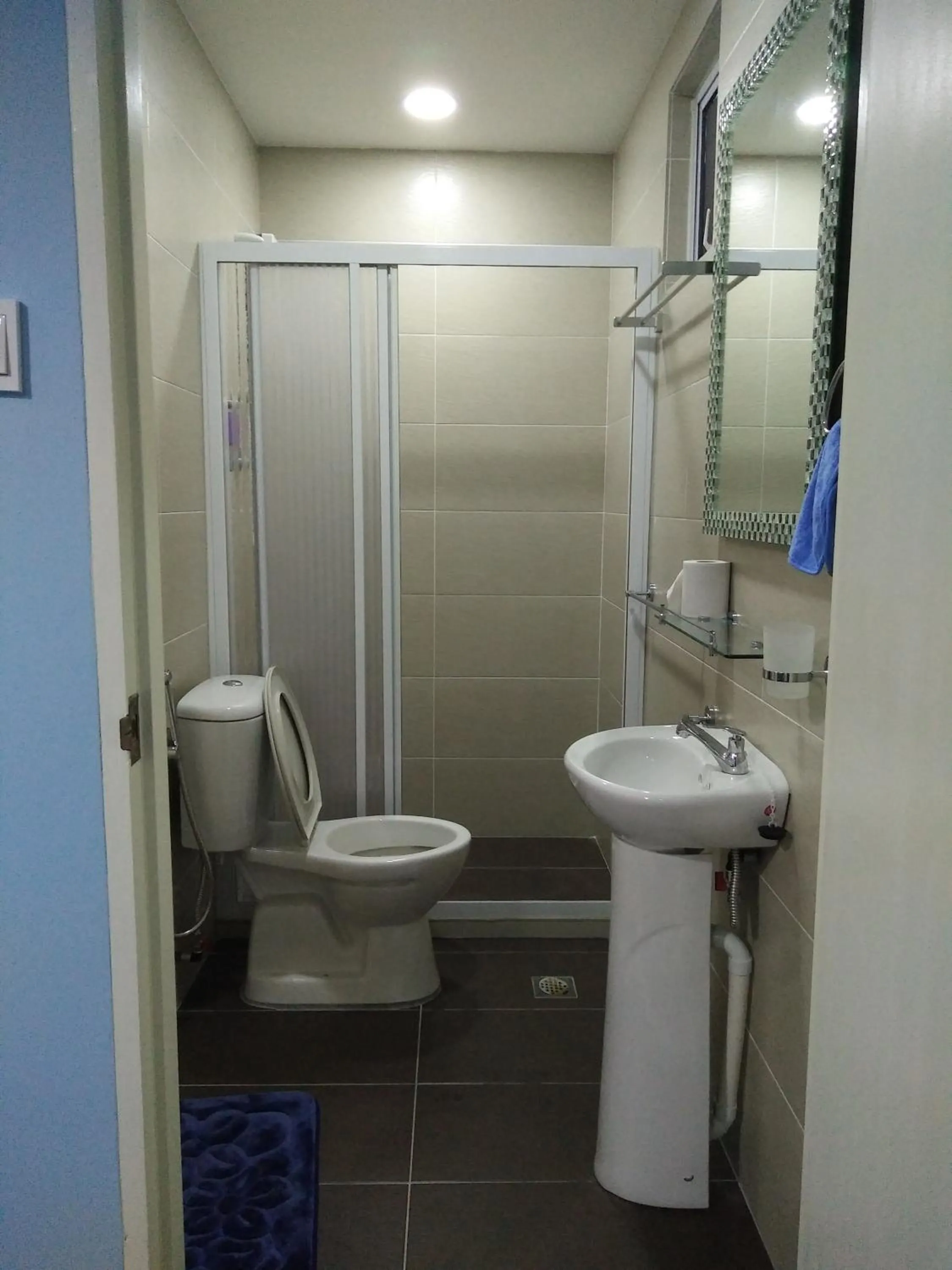 Shower in Xenia Homestay