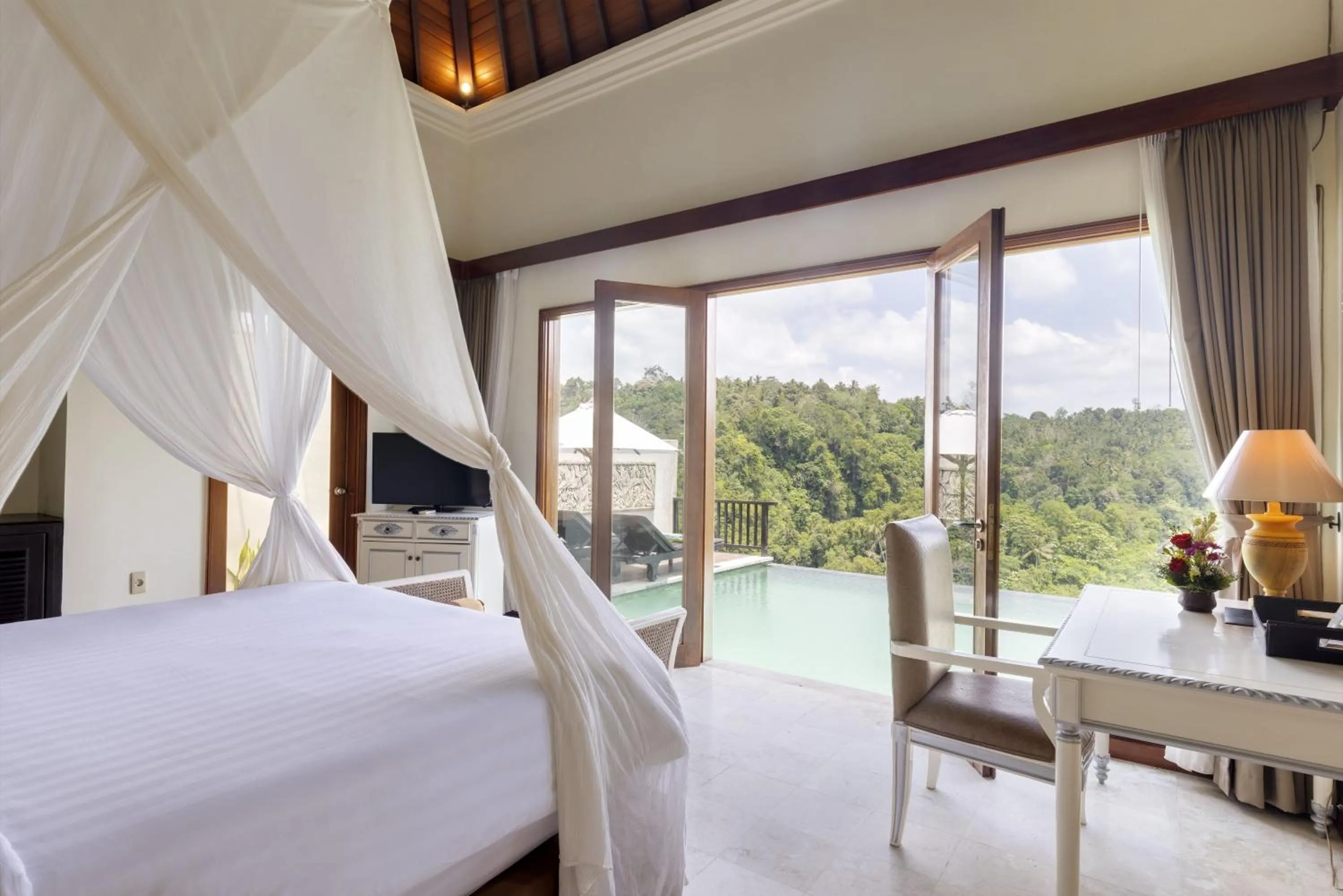 Bed in Rijasa Agung Resort and Villas