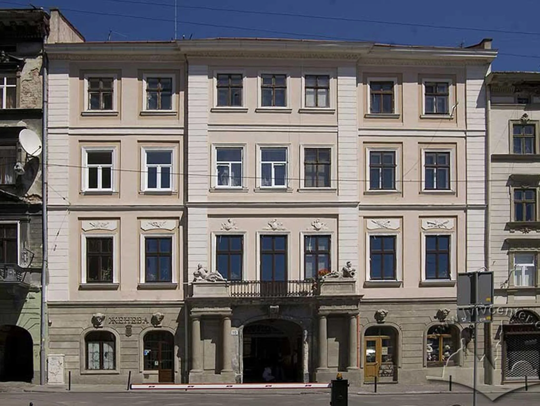 Facade/entrance in Coffee Home Hostel