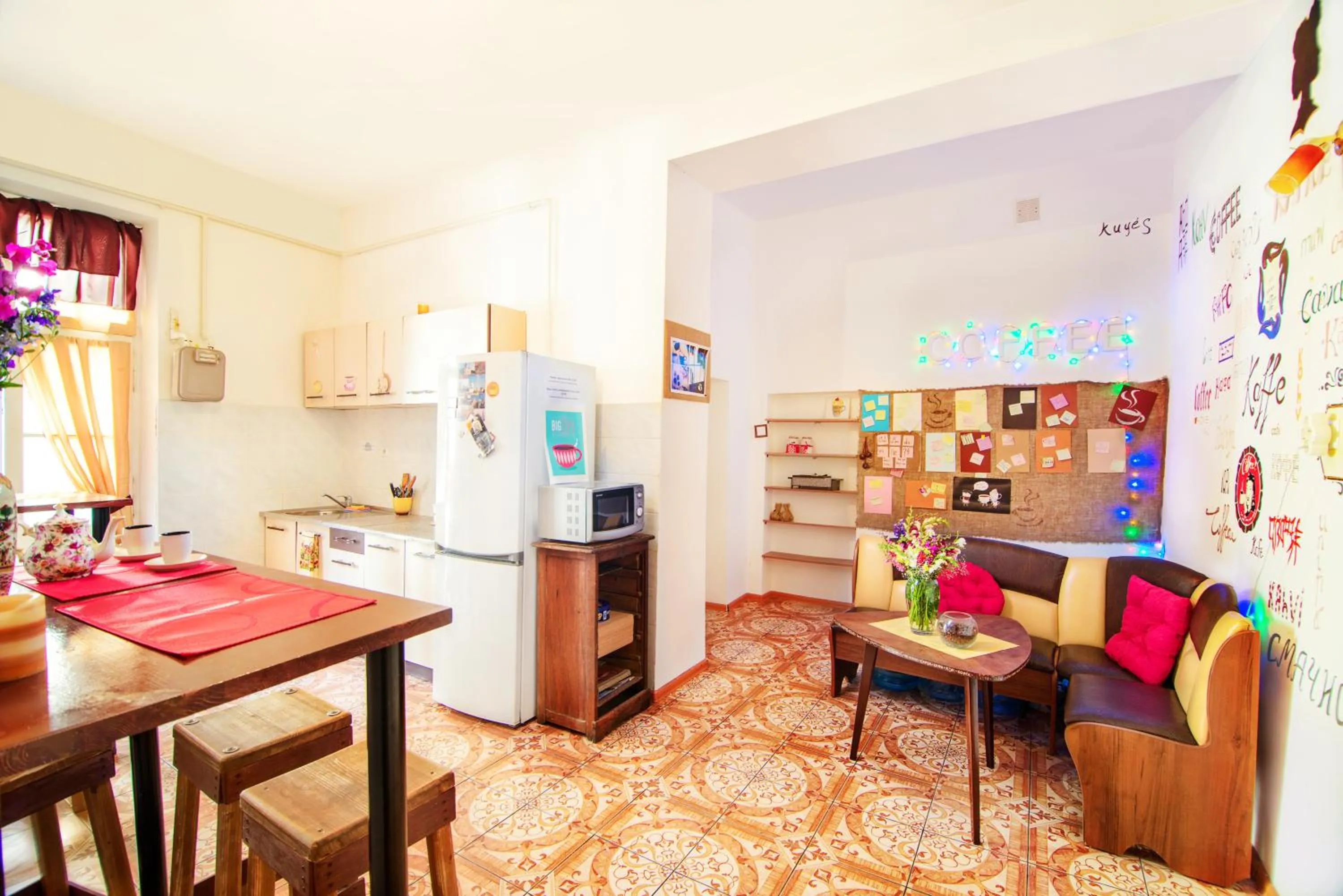 Communal kitchen in Coffee Home Hostel