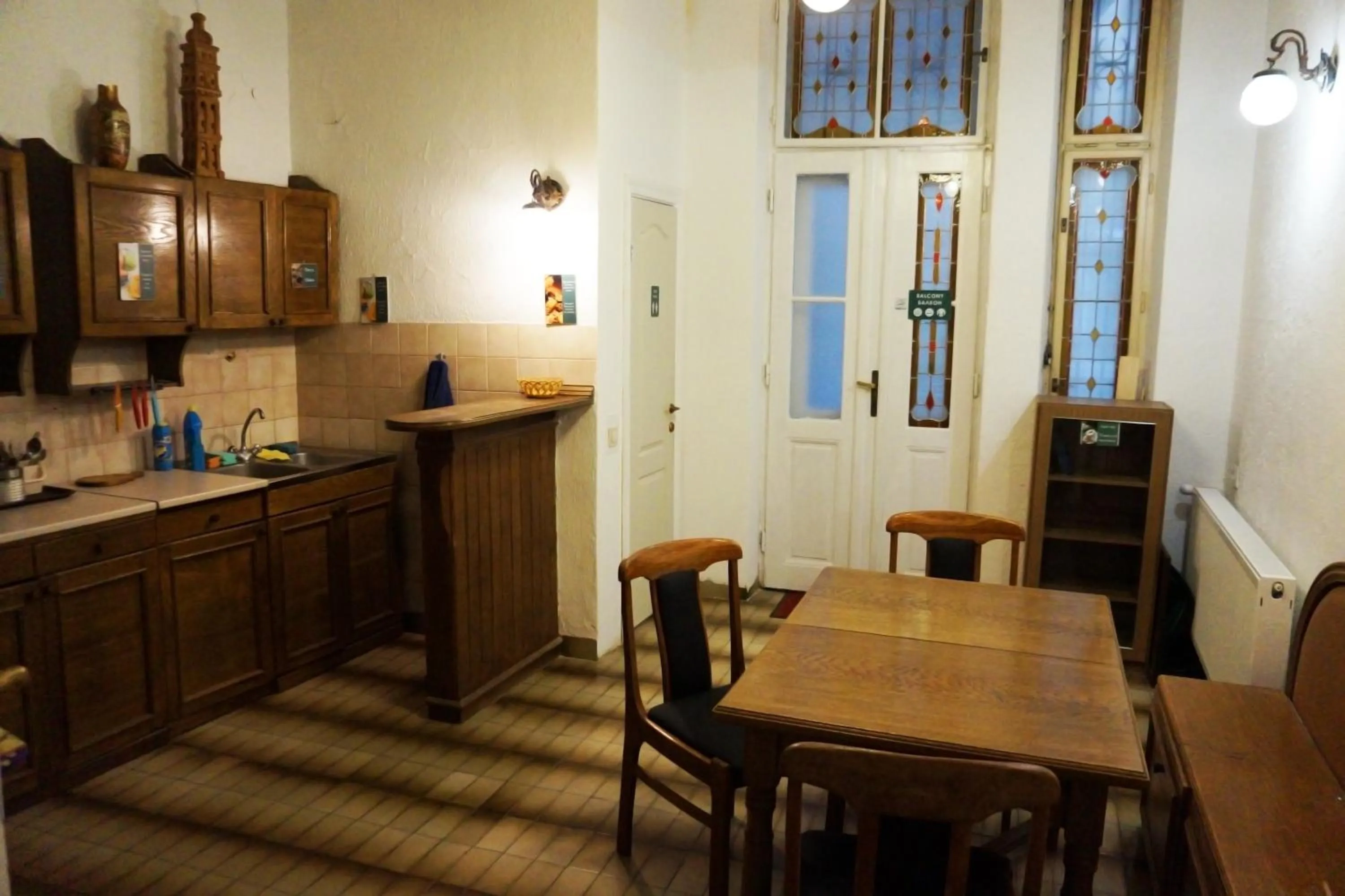 Communal kitchen in Coffee Home Hostel