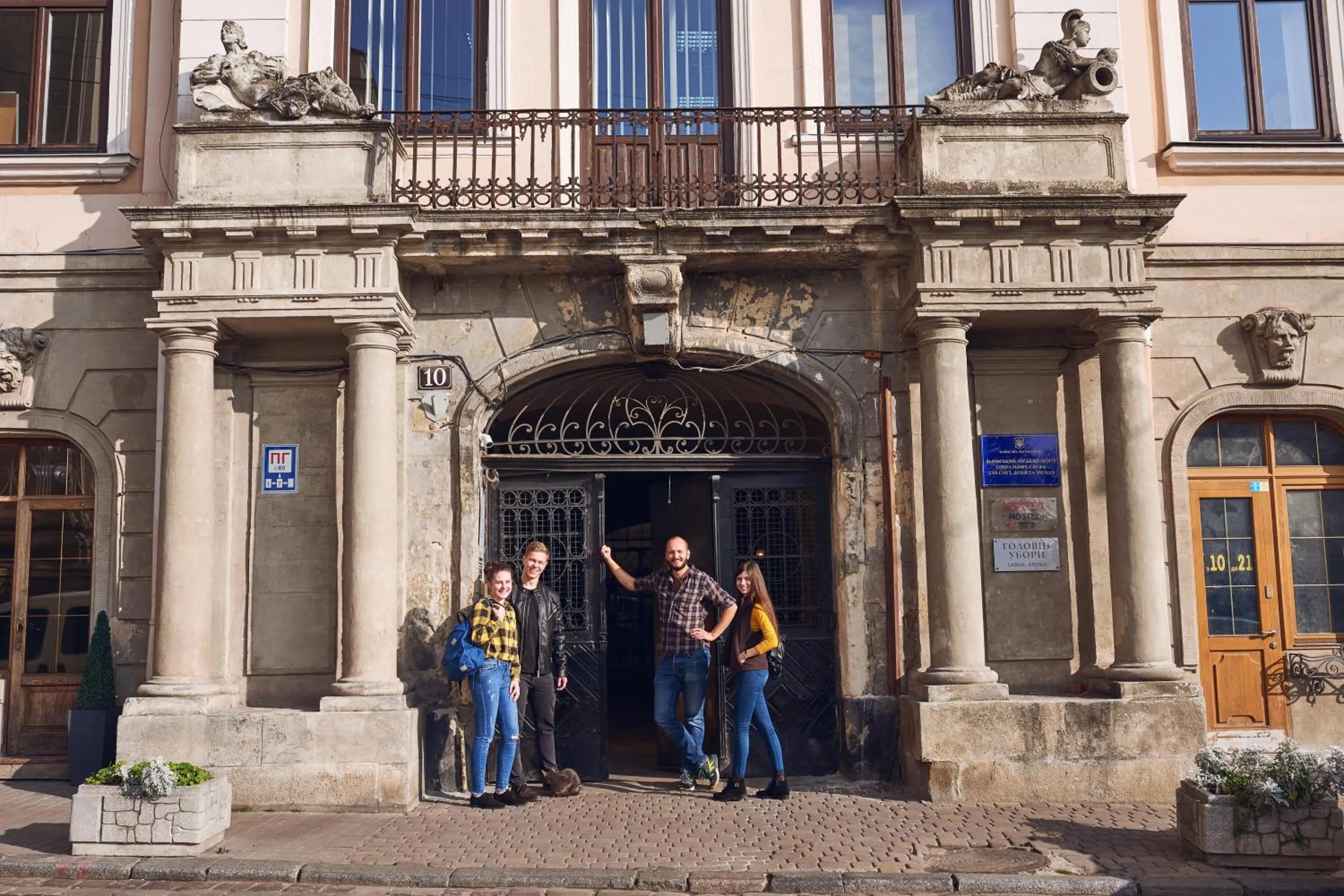 Facade/entrance in Coffee Home Hostel