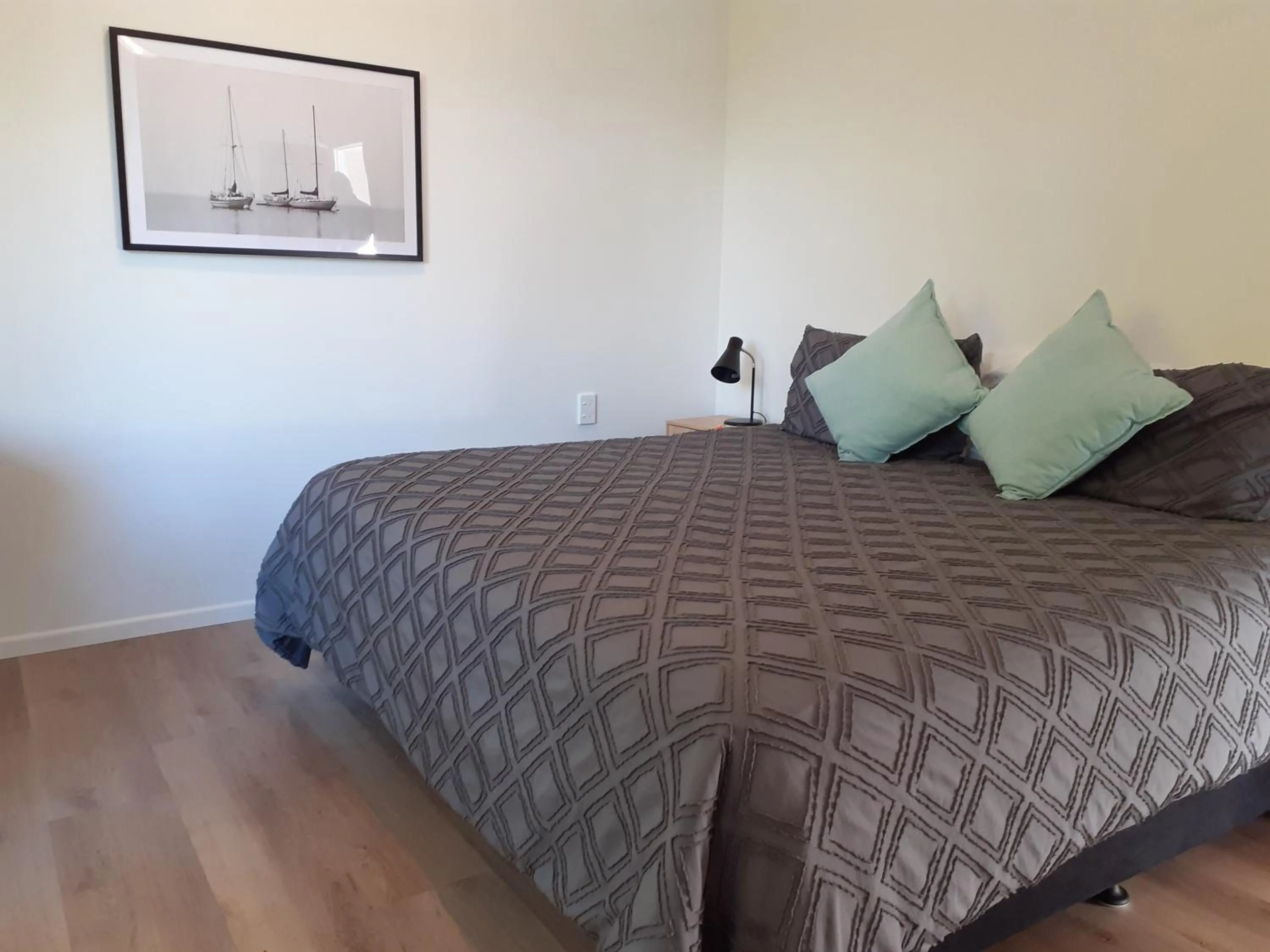 Bed in Caves Motor Inn