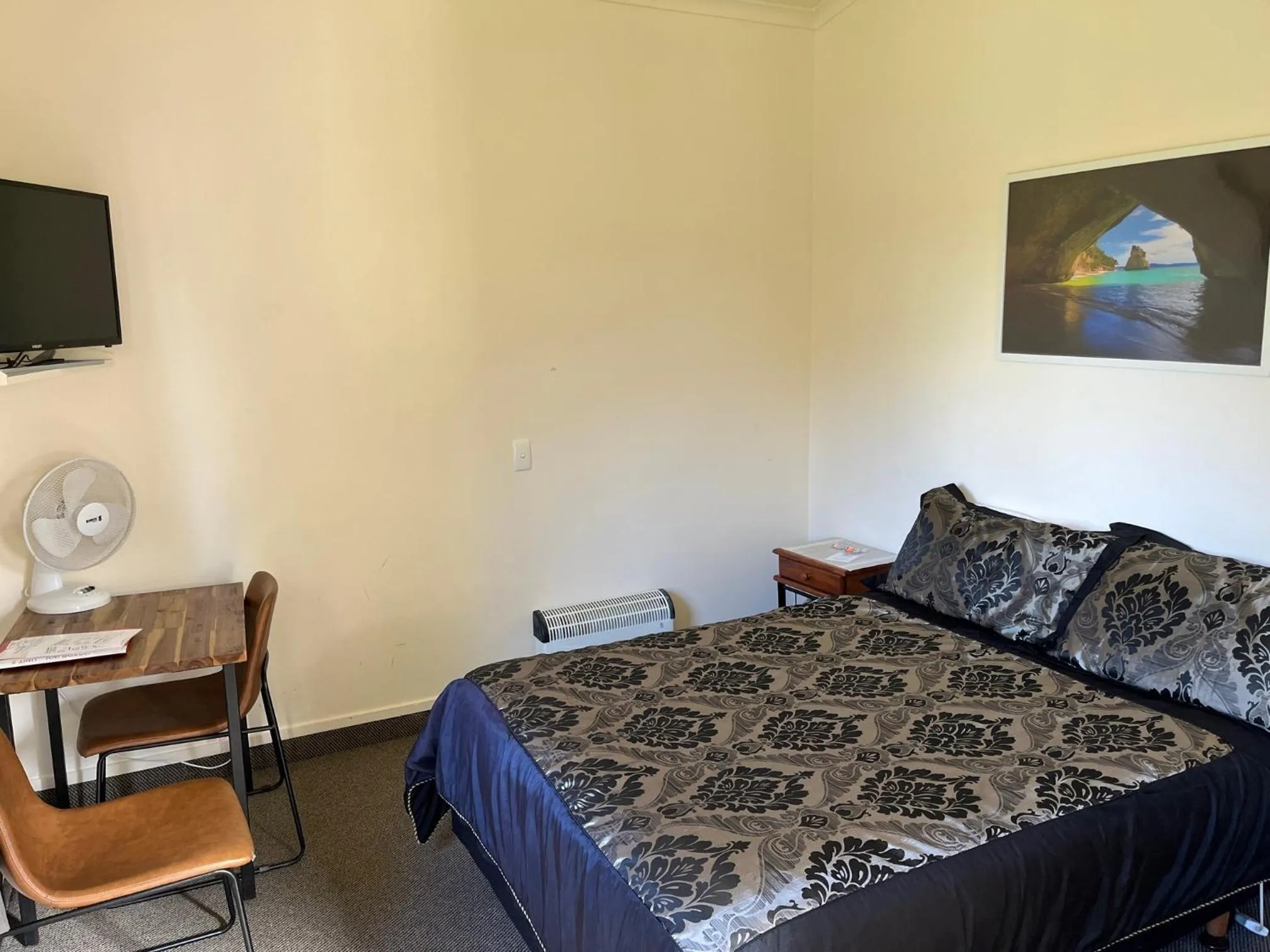 Bed in Caves Motor Inn