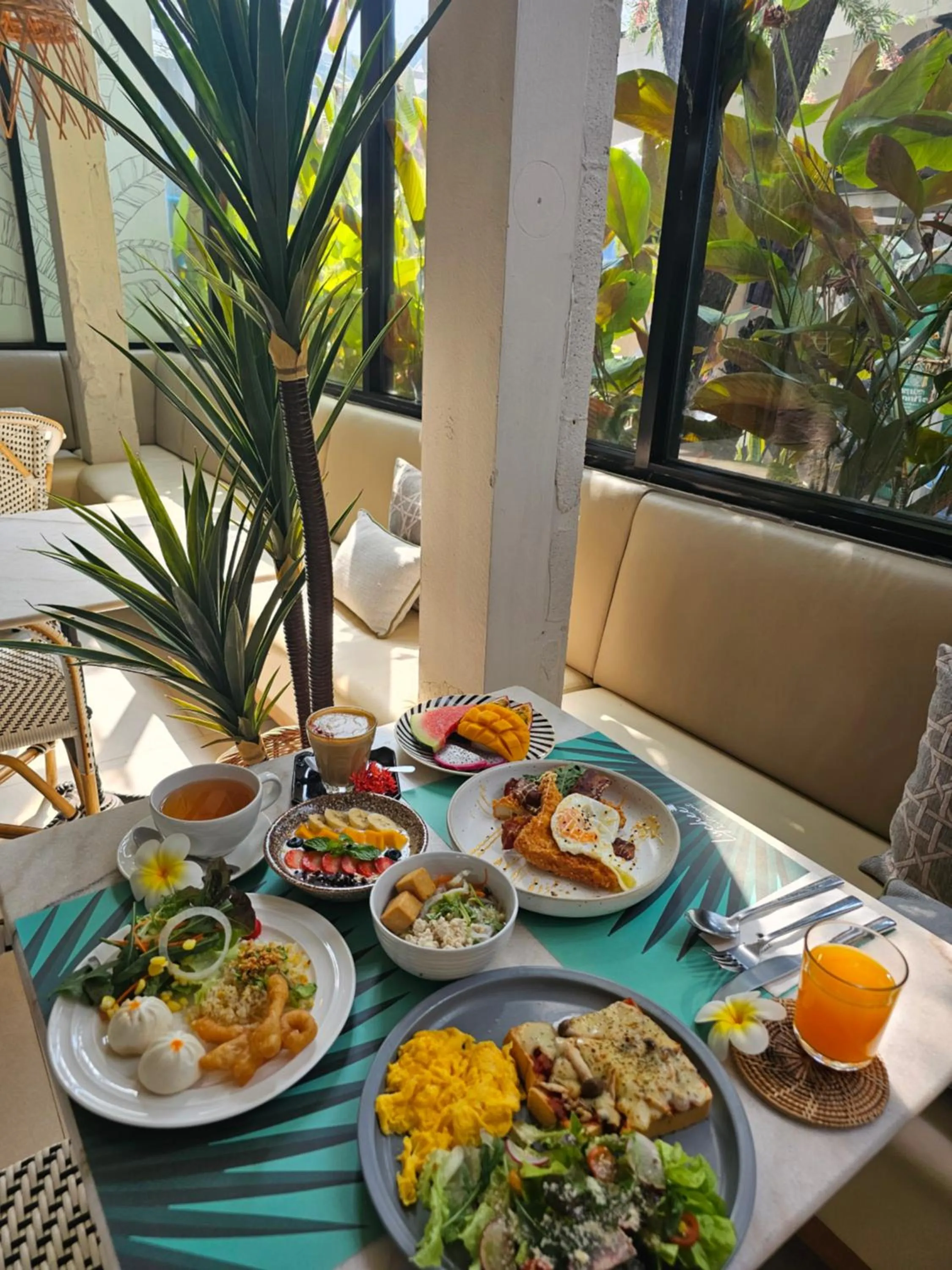 Food and drinks in Treevana Club Chiangmai