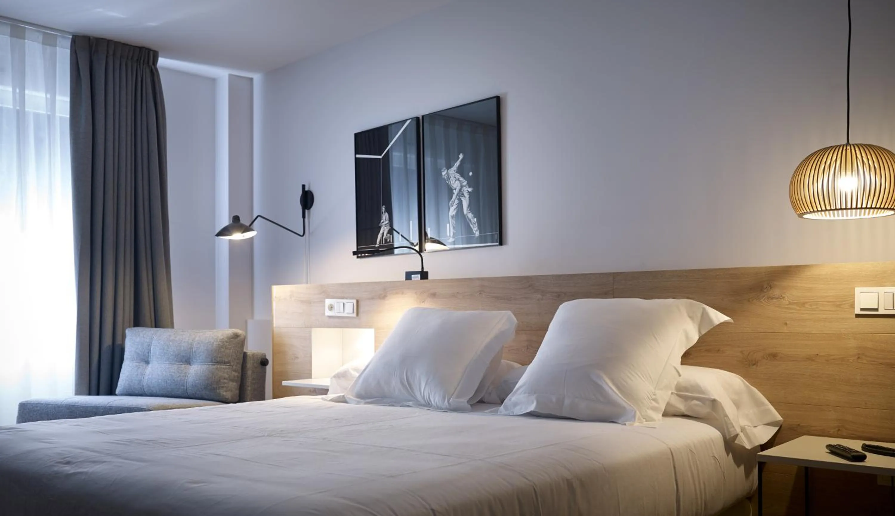 Photo of the whole room, Bed in Hotel Bide Bide Tolosa