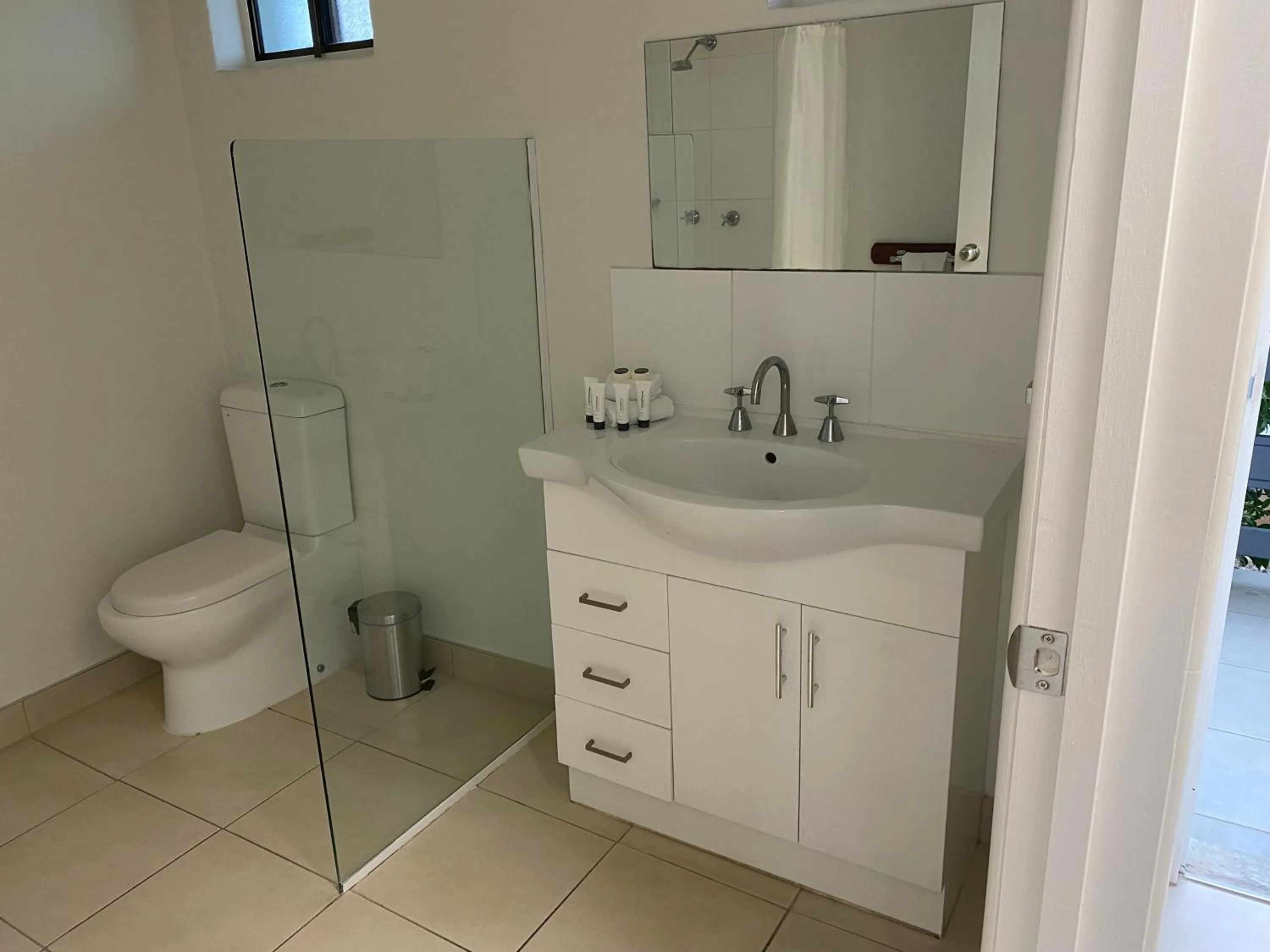 Bathroom in Airlie Beach Apartments