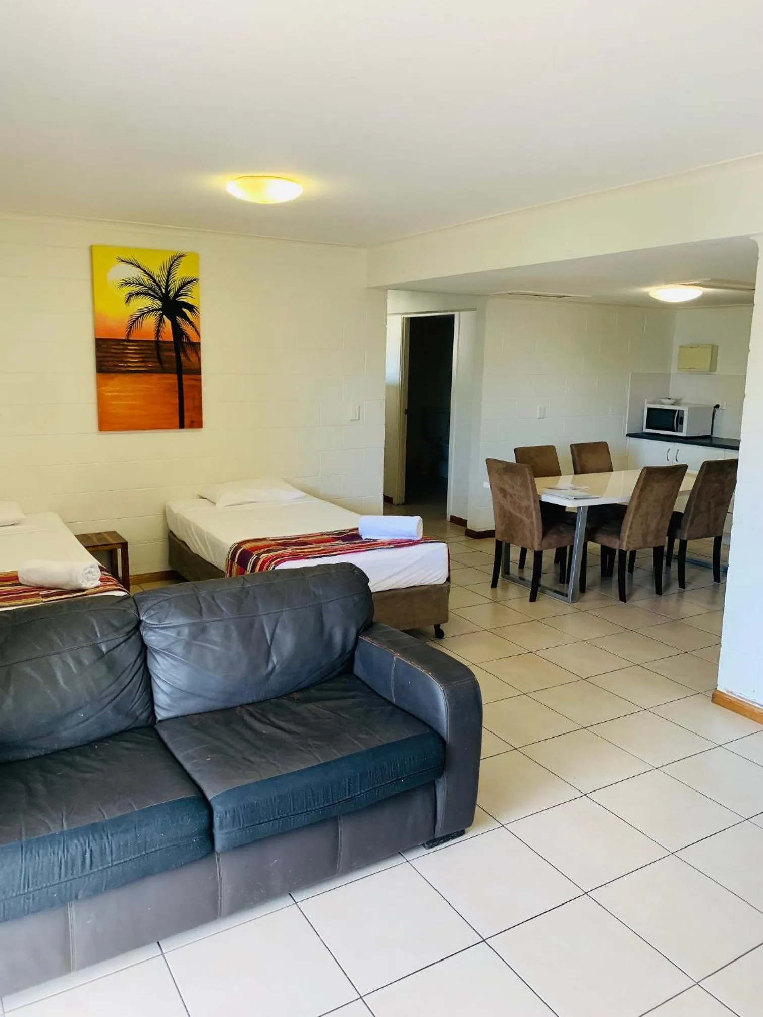 Kitchen or kitchenette in Airlie Beach Apartments