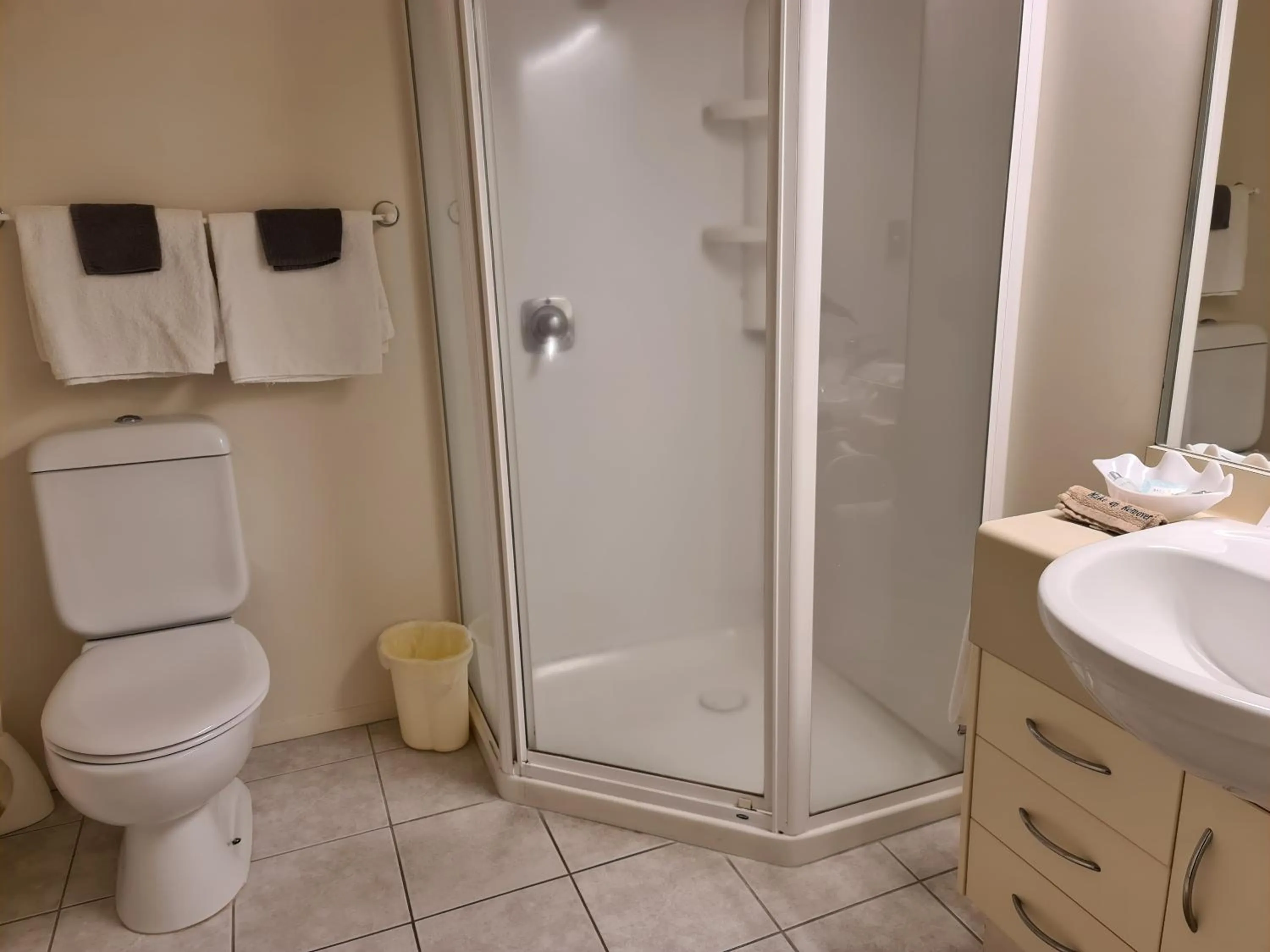 Toilet in Oceanside Resort & Twin Towers