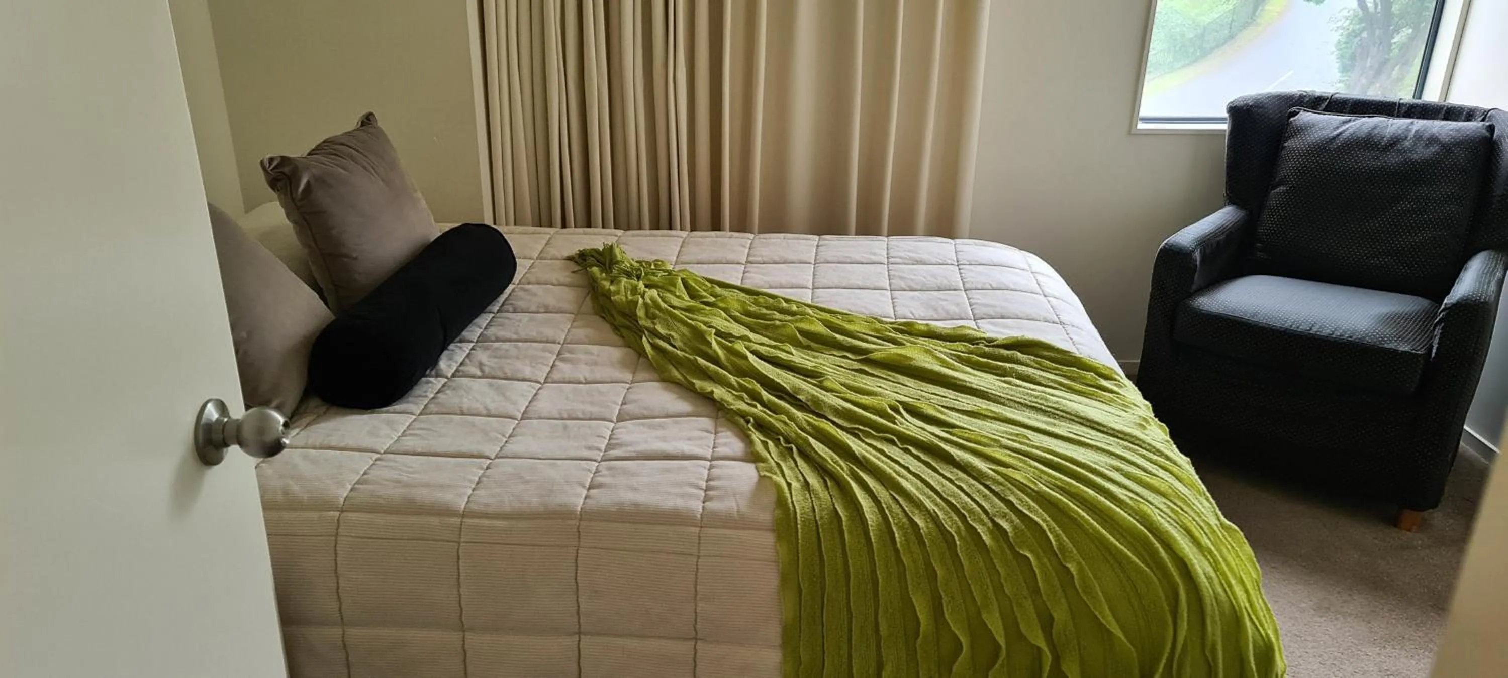 Bed in Oceanside Resort & Twin Towers