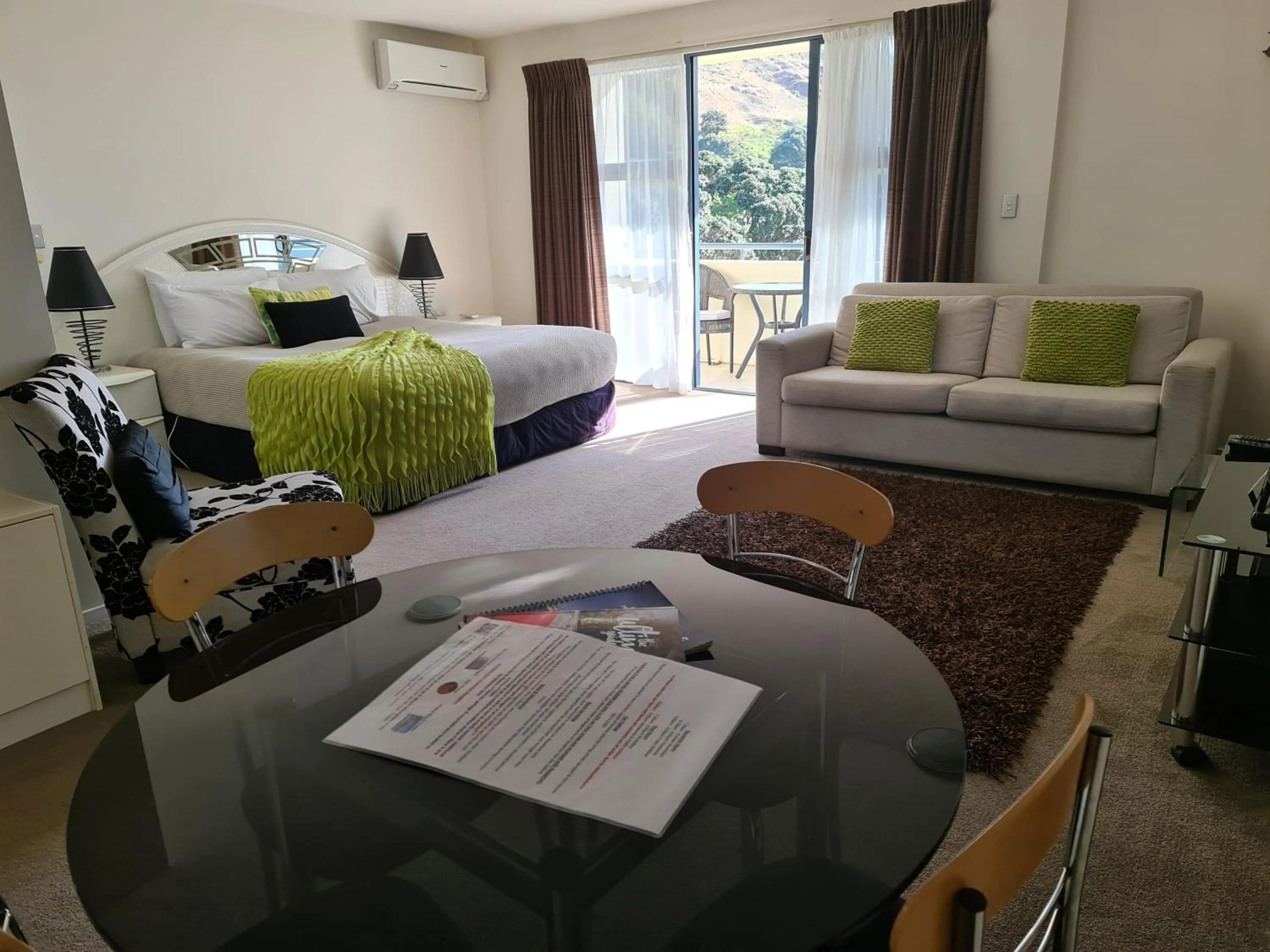 Bed in Oceanside Resort & Twin Towers