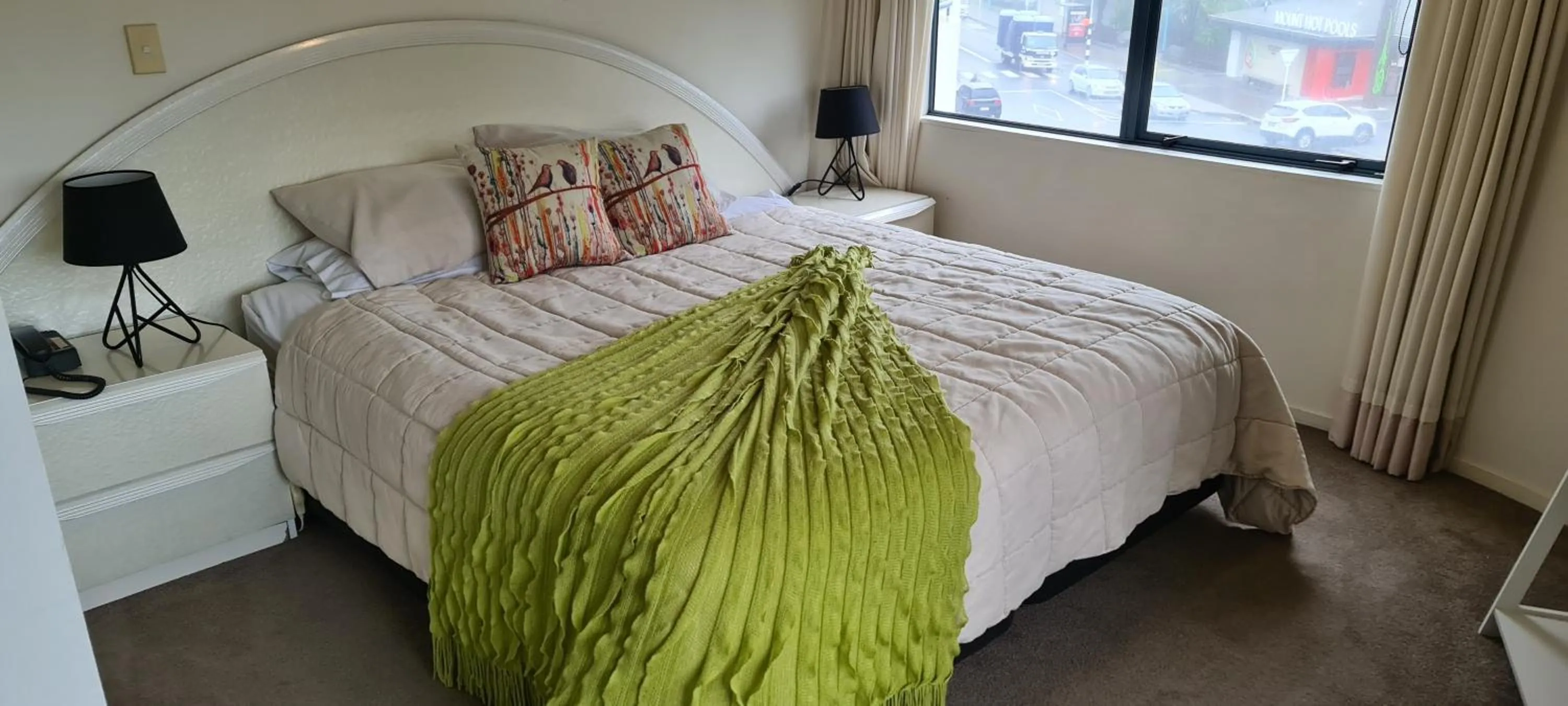 Bed in Oceanside Resort & Twin Towers