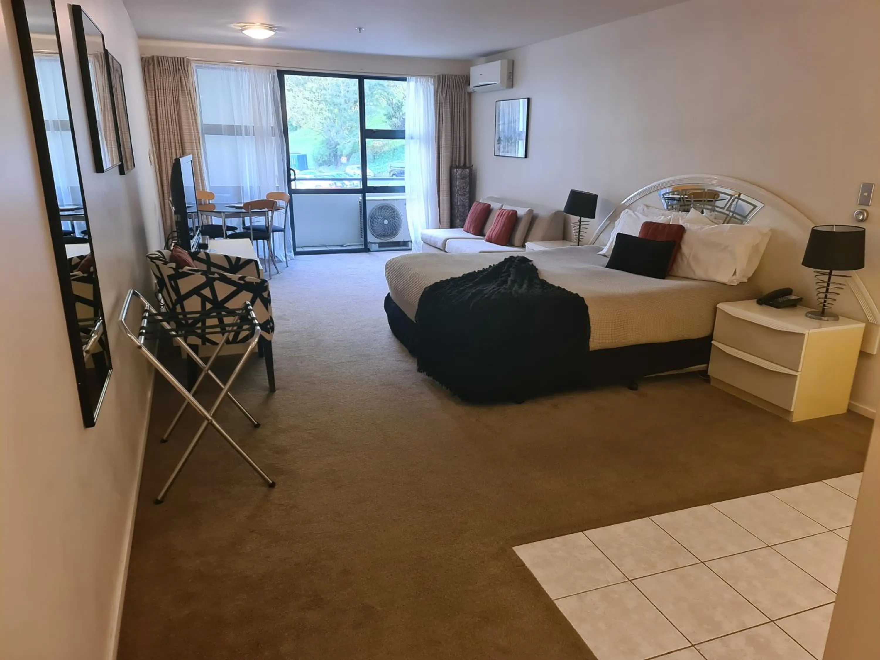 Bed in Oceanside Resort & Twin Towers