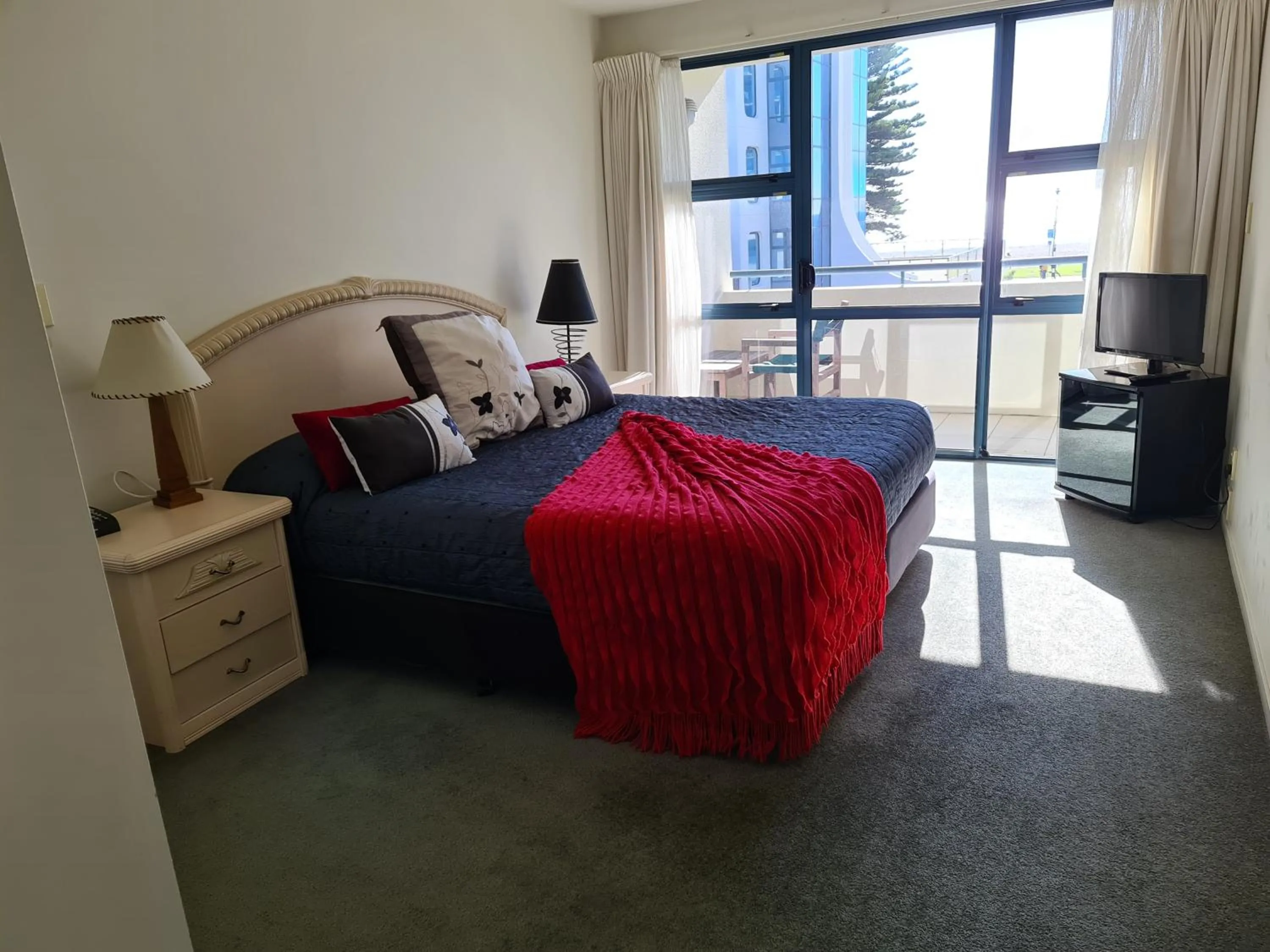 Bed in Oceanside Resort & Twin Towers