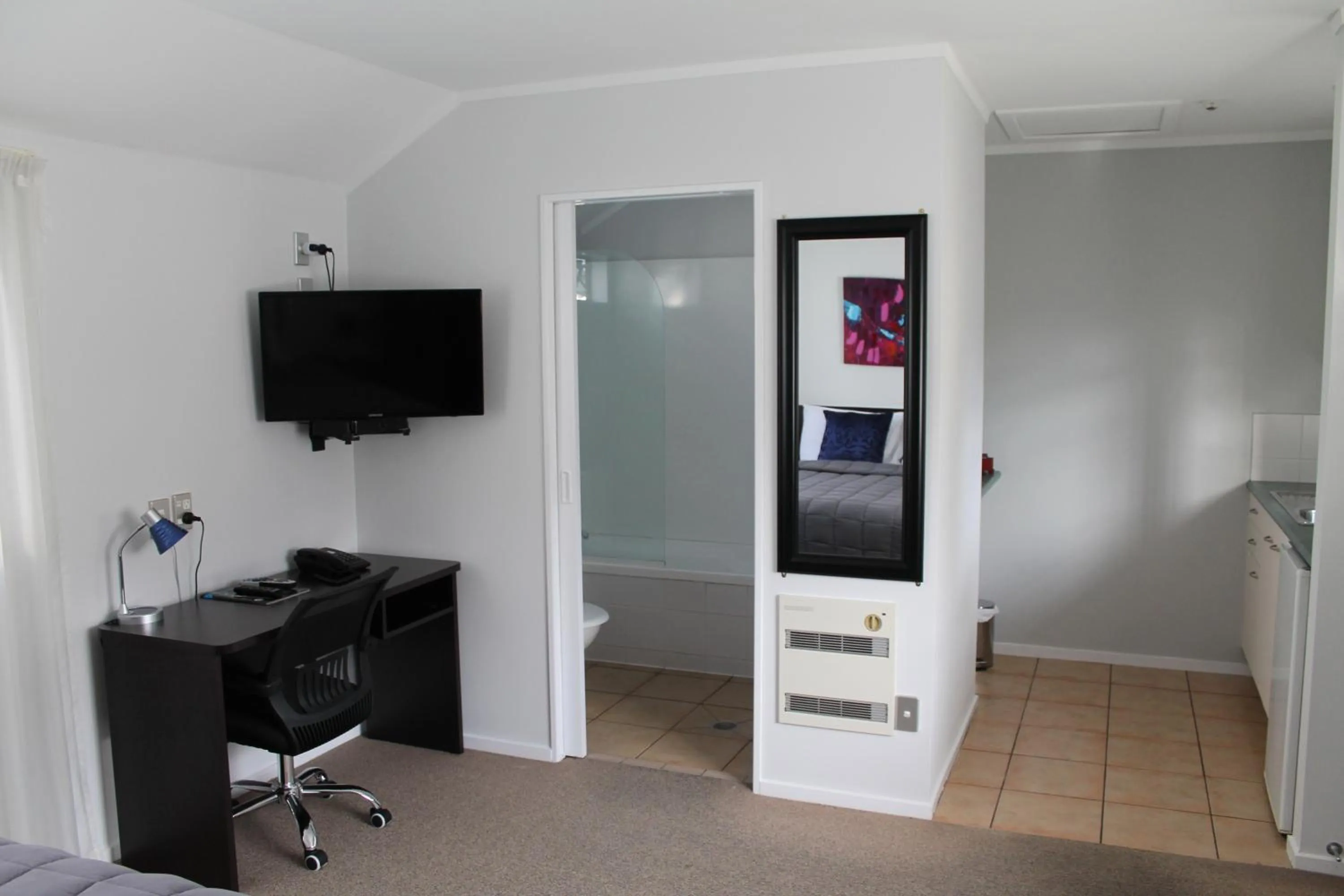 TV and multimedia, Bed in Aquarius Motor Inn