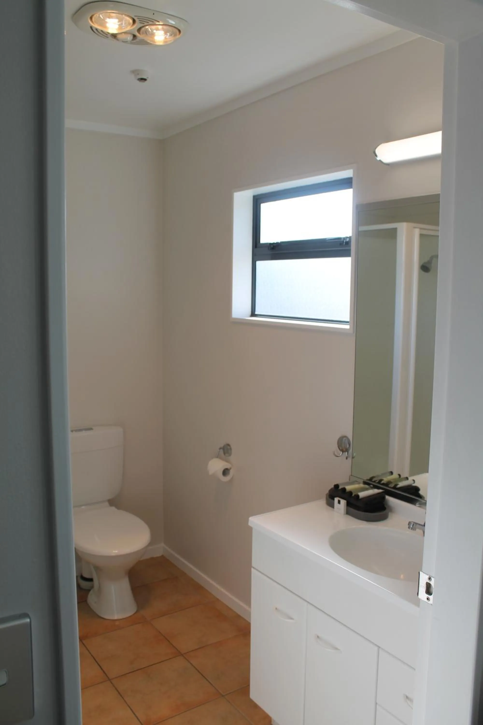 Bathroom in Aquarius Motor Inn