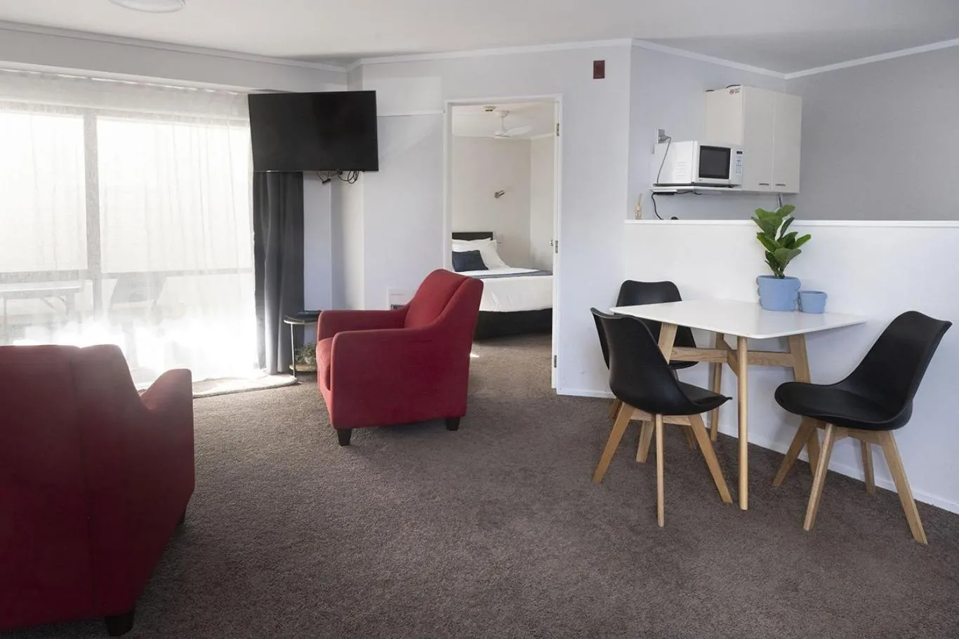 Aquarius Motor Inn