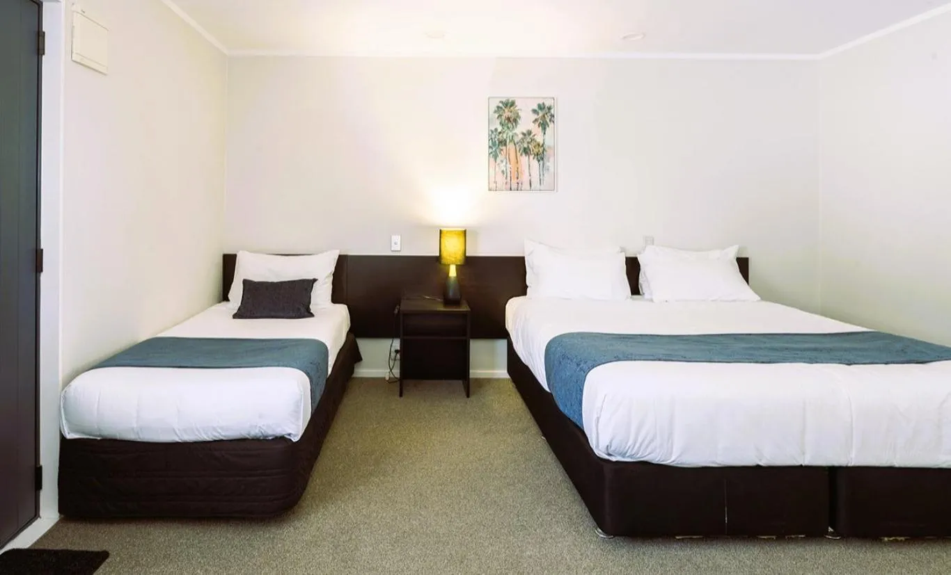 Bed in Aquarius Motor Inn
