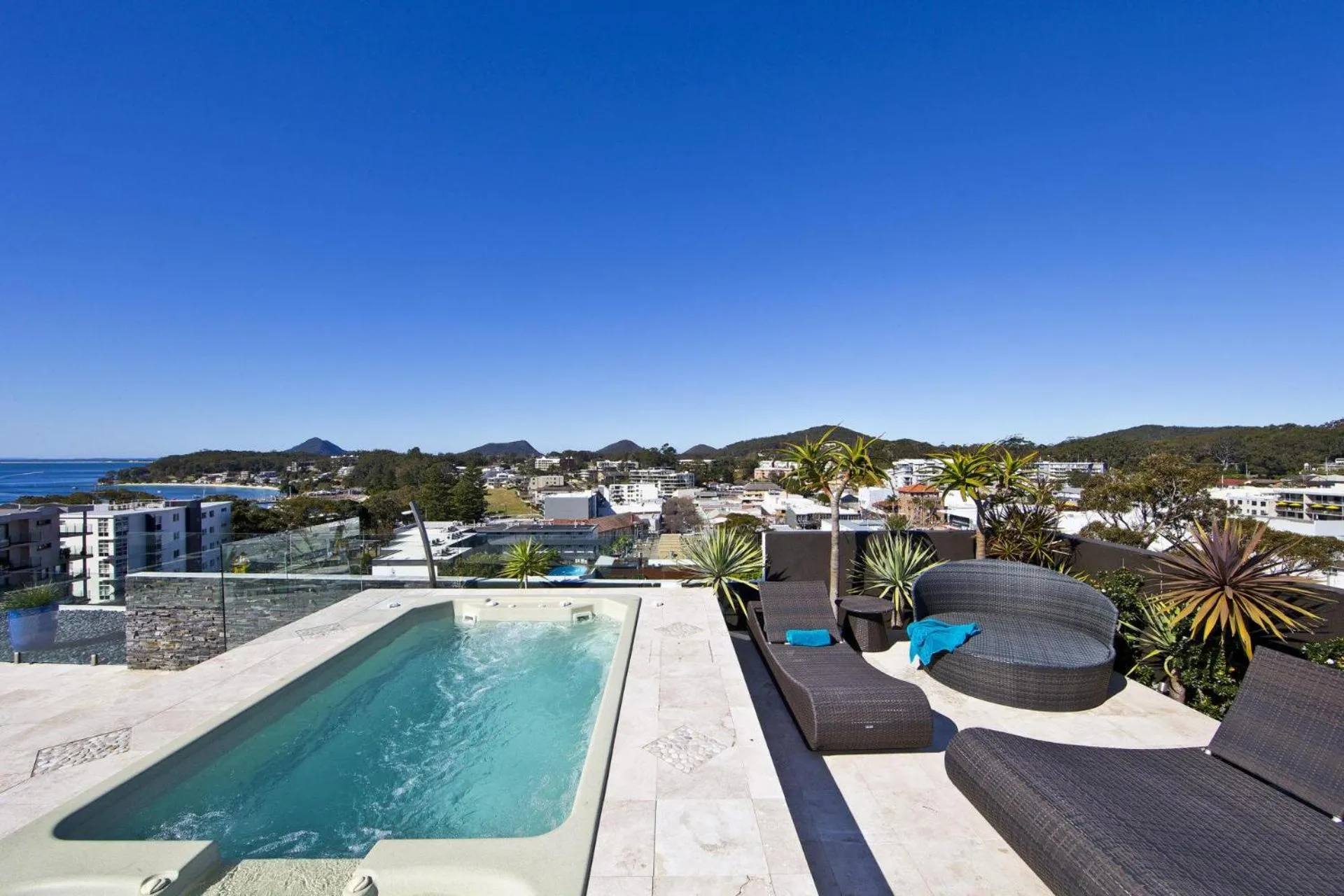 Penthouse Palace - Private Heated Pool and Spa