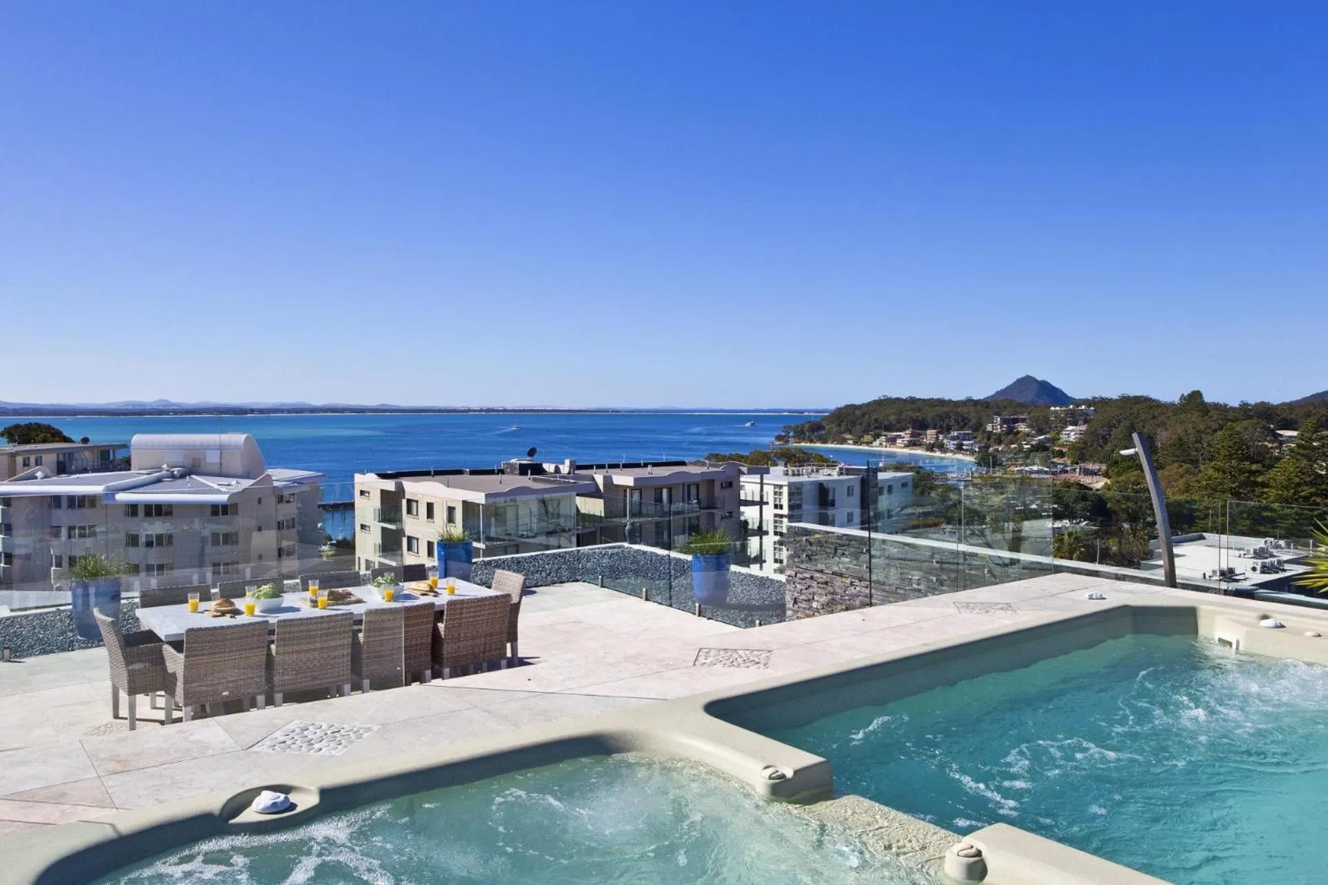 Penthouse Palace - Private Heated Pool and Spa