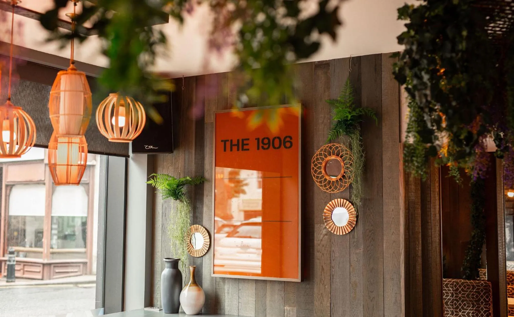 Restaurant/places to eat in Royal Hotel