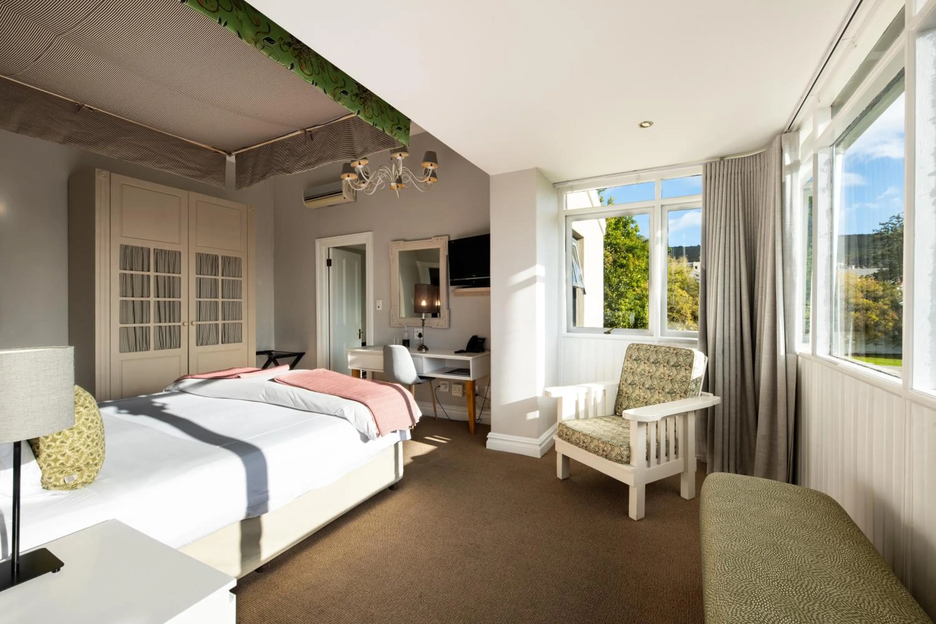 Photo of the whole room, Bed in Welgelegen House