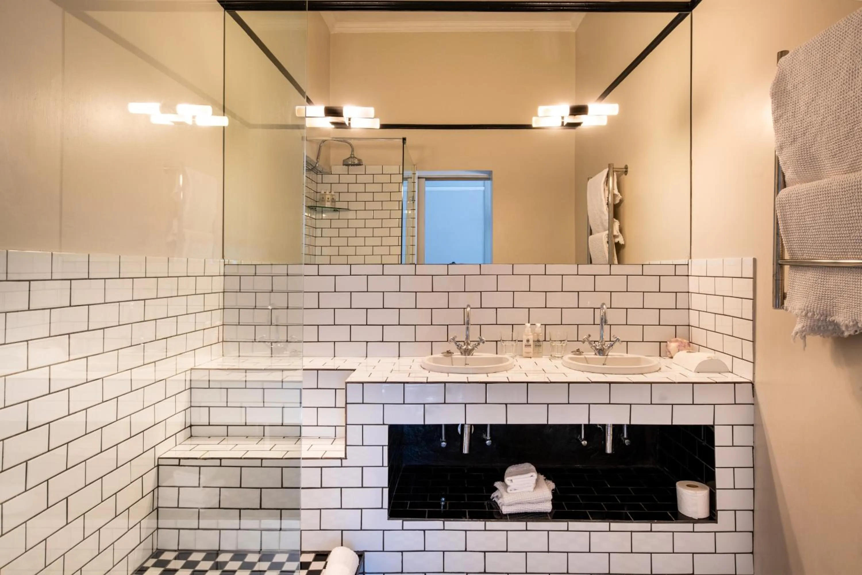 Shower in Welgelegen House