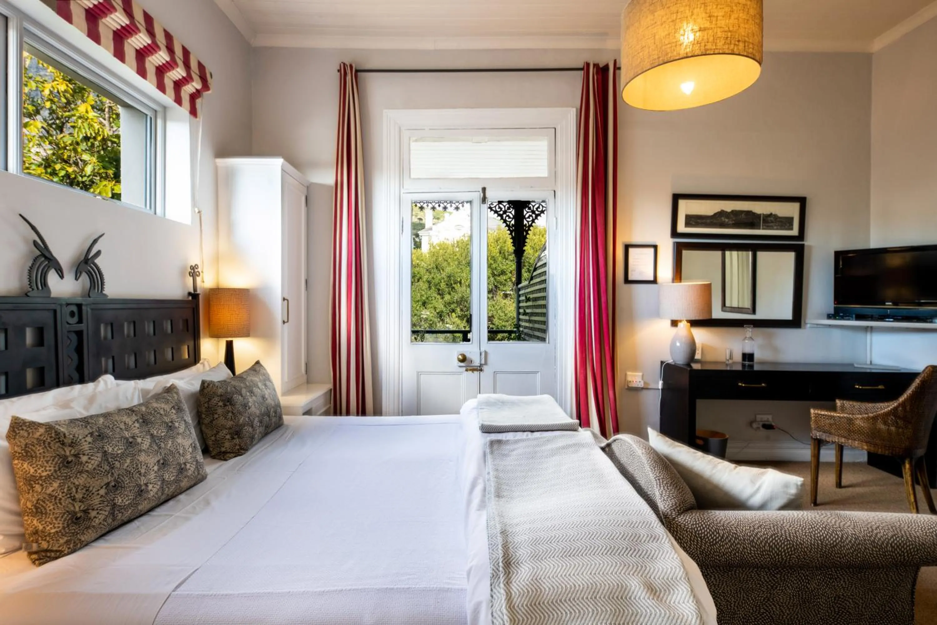 Photo of the whole room, Bed in Welgelegen House