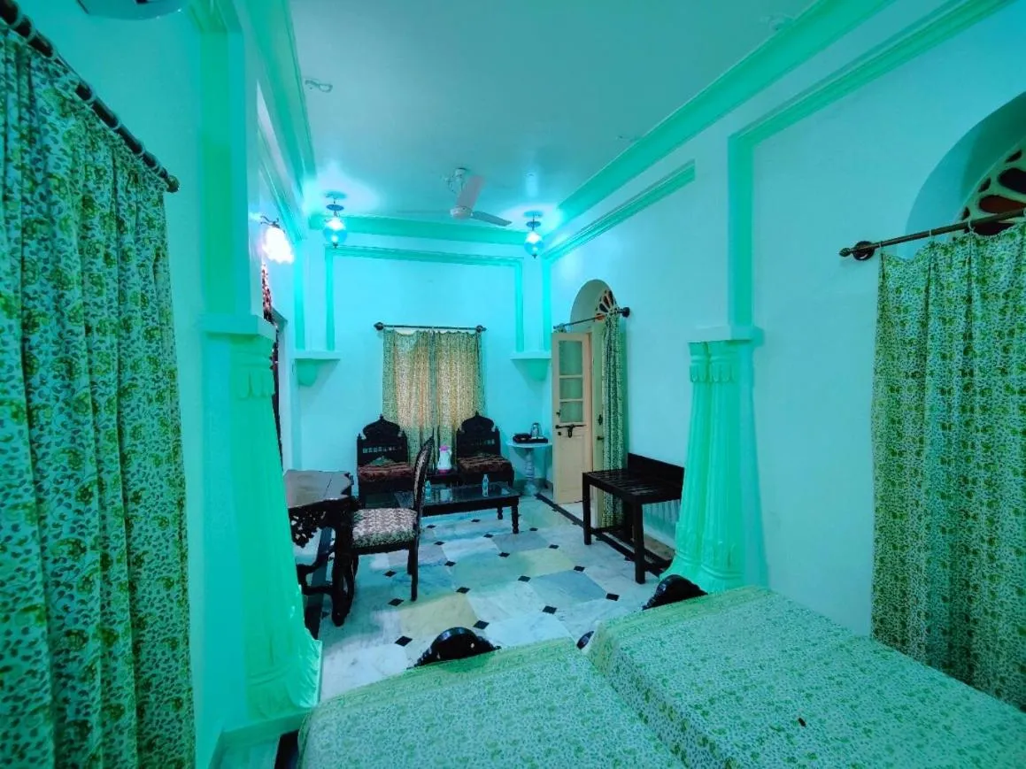 Bed in Palkiya Haveli - Heritage Hotel