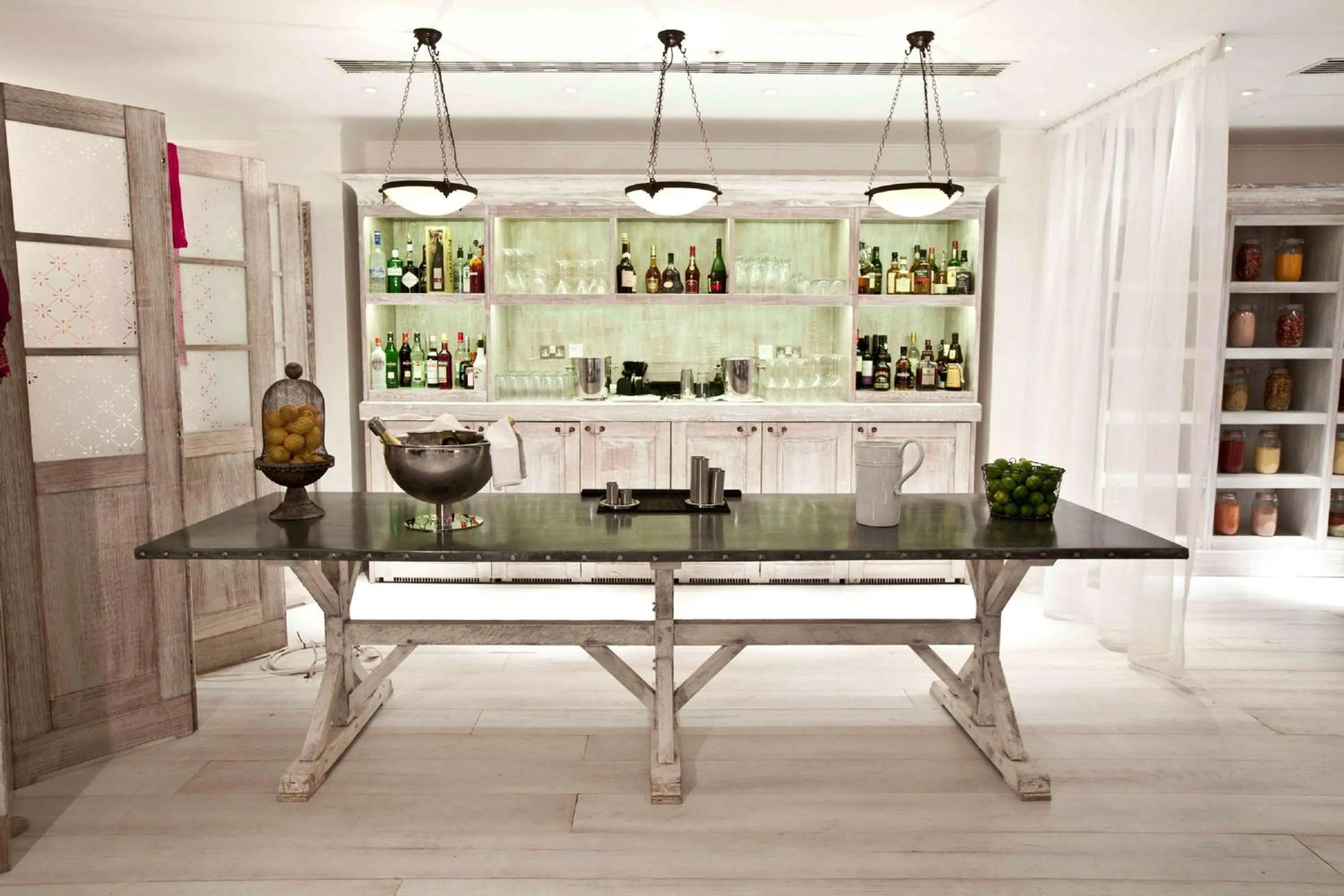 Restaurant/places to eat in Hilton London Heathrow Airport Terminal 5