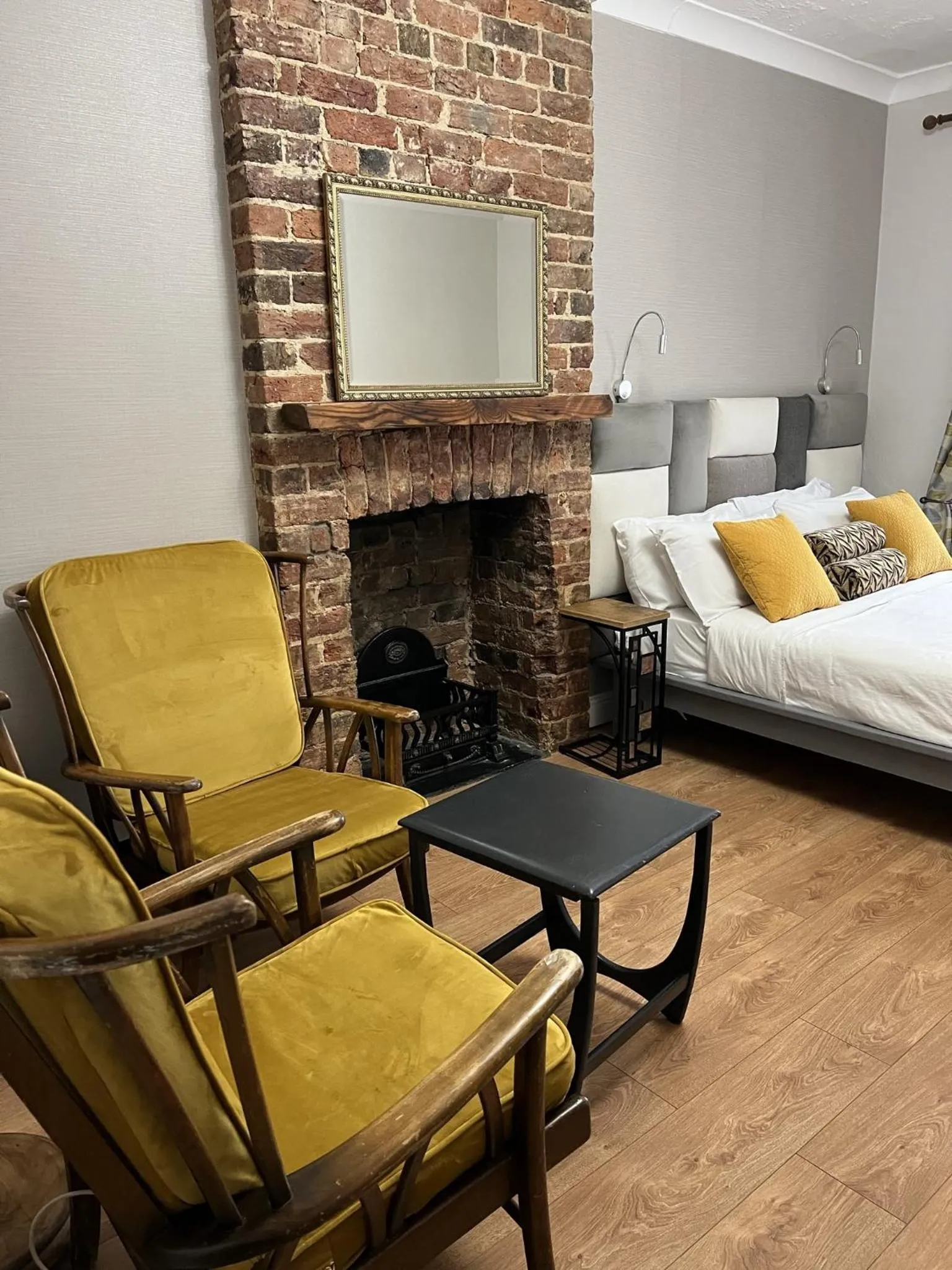 Bedroom, Bed in Astral Lodge