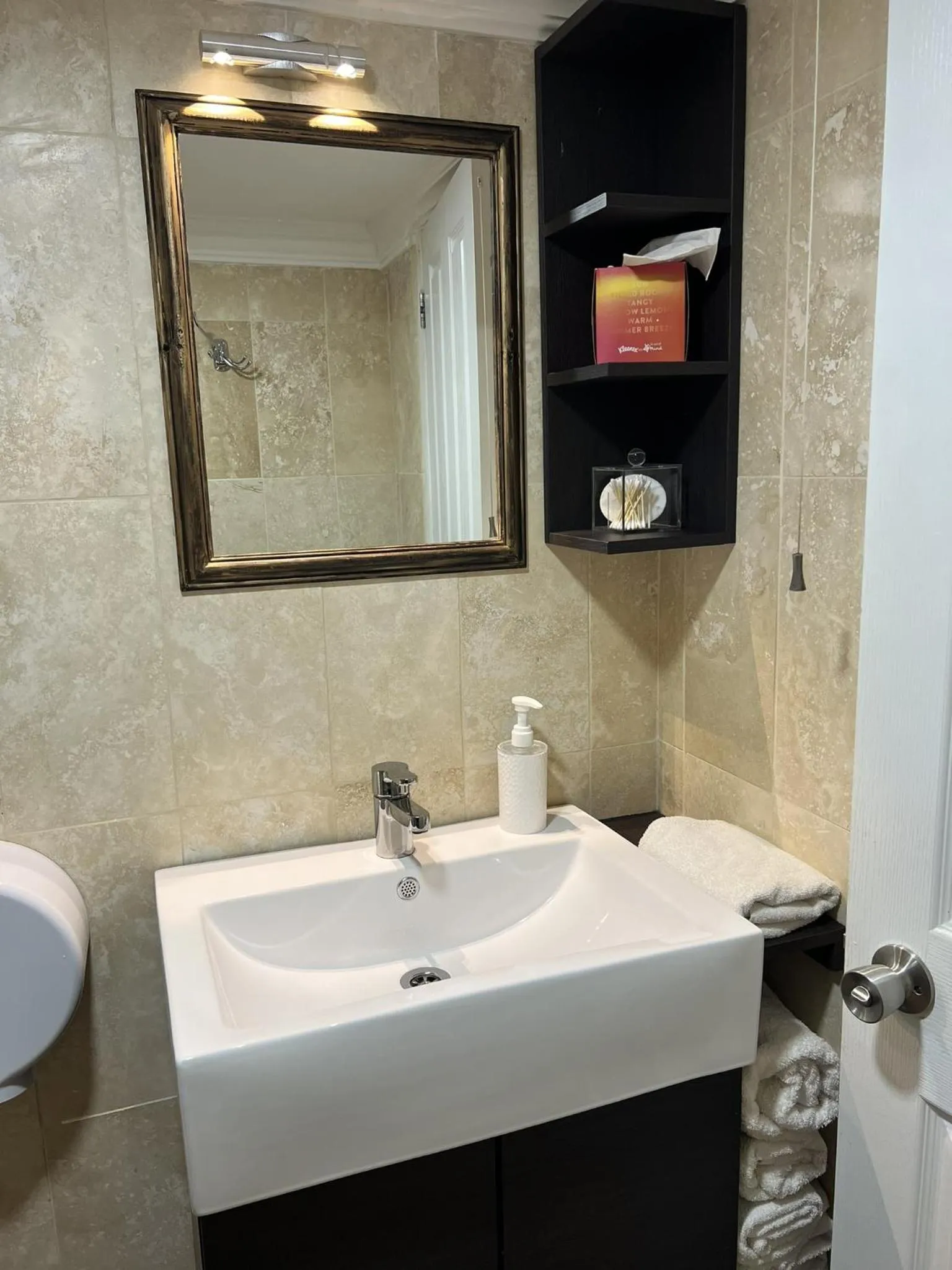 Bathroom in Astral Lodge