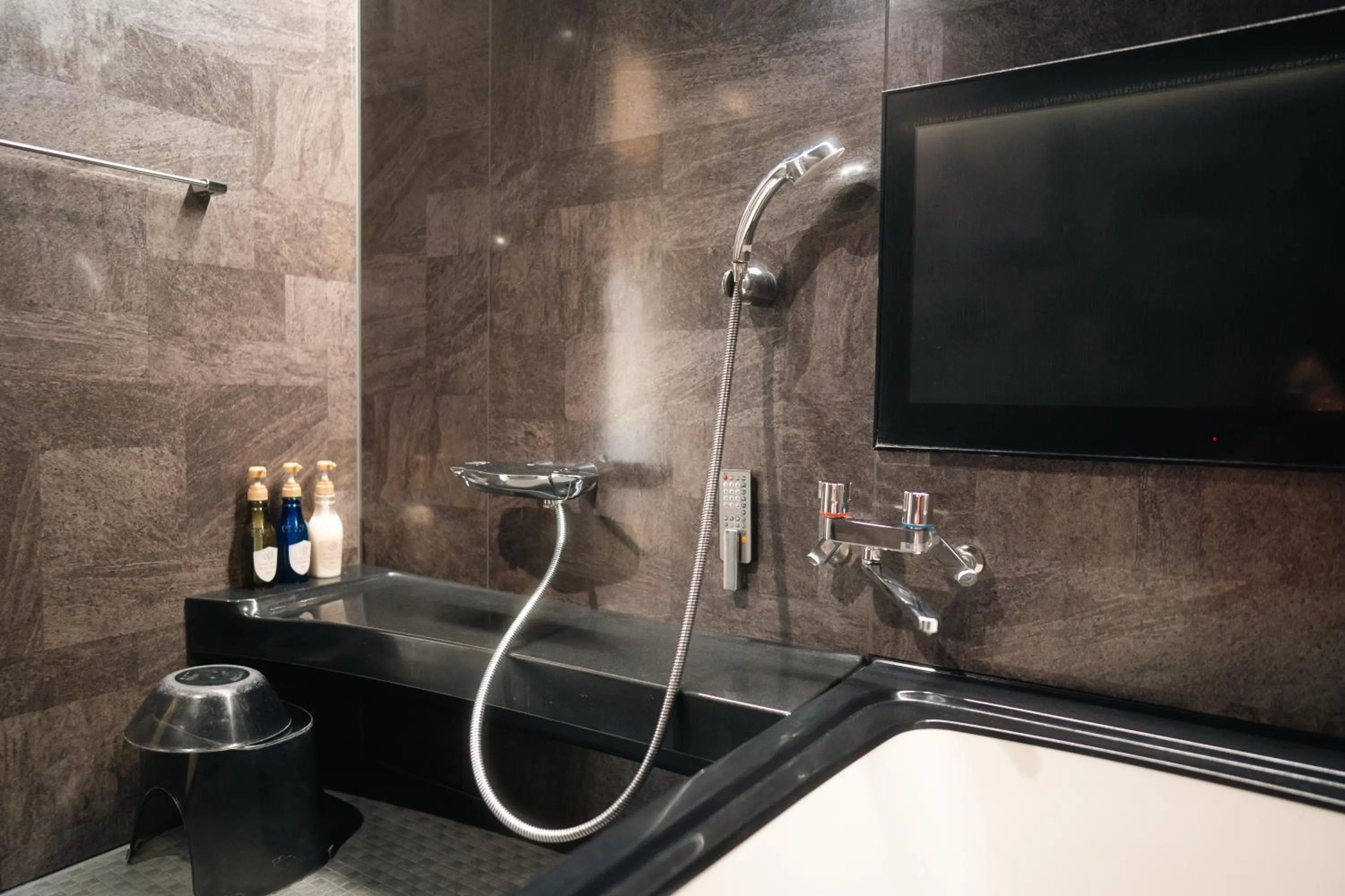 Shower in Yumoto Station Hotel MIRAHAKONE