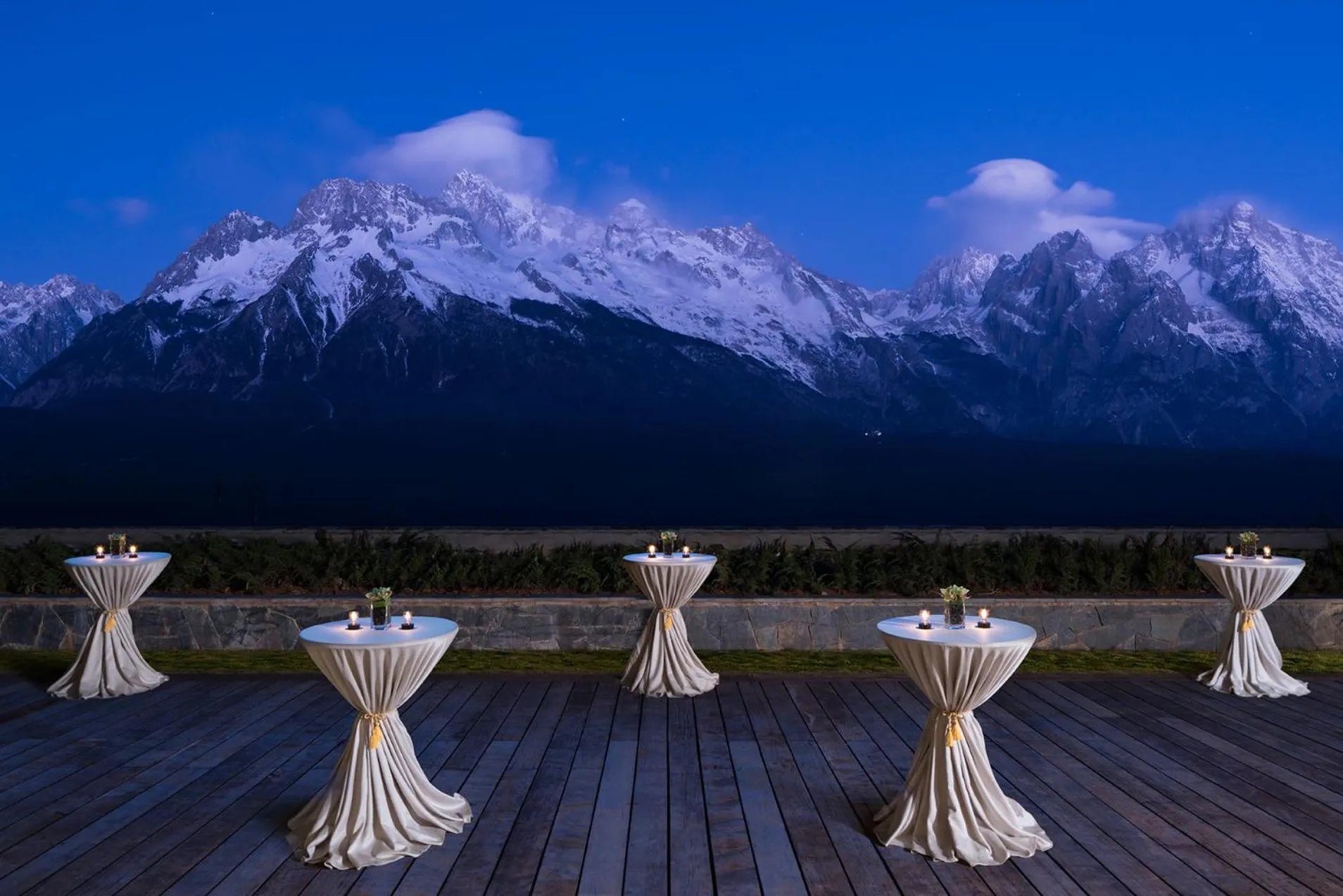 Night in Jinmao Pureal Mountain Liiang