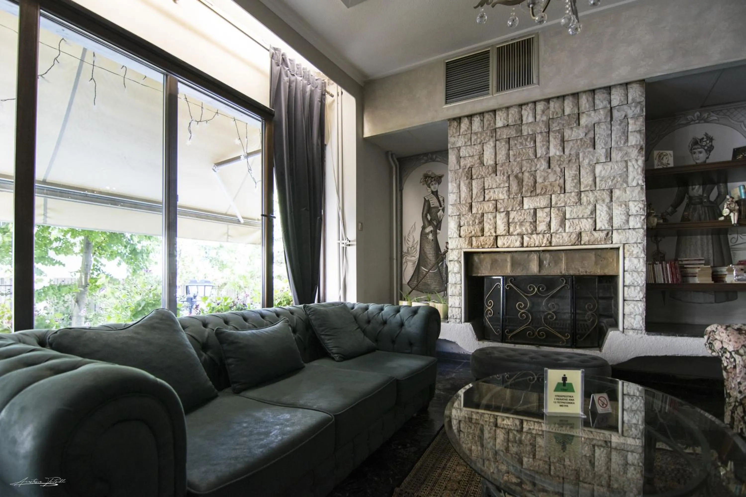 Seating area in Vienni