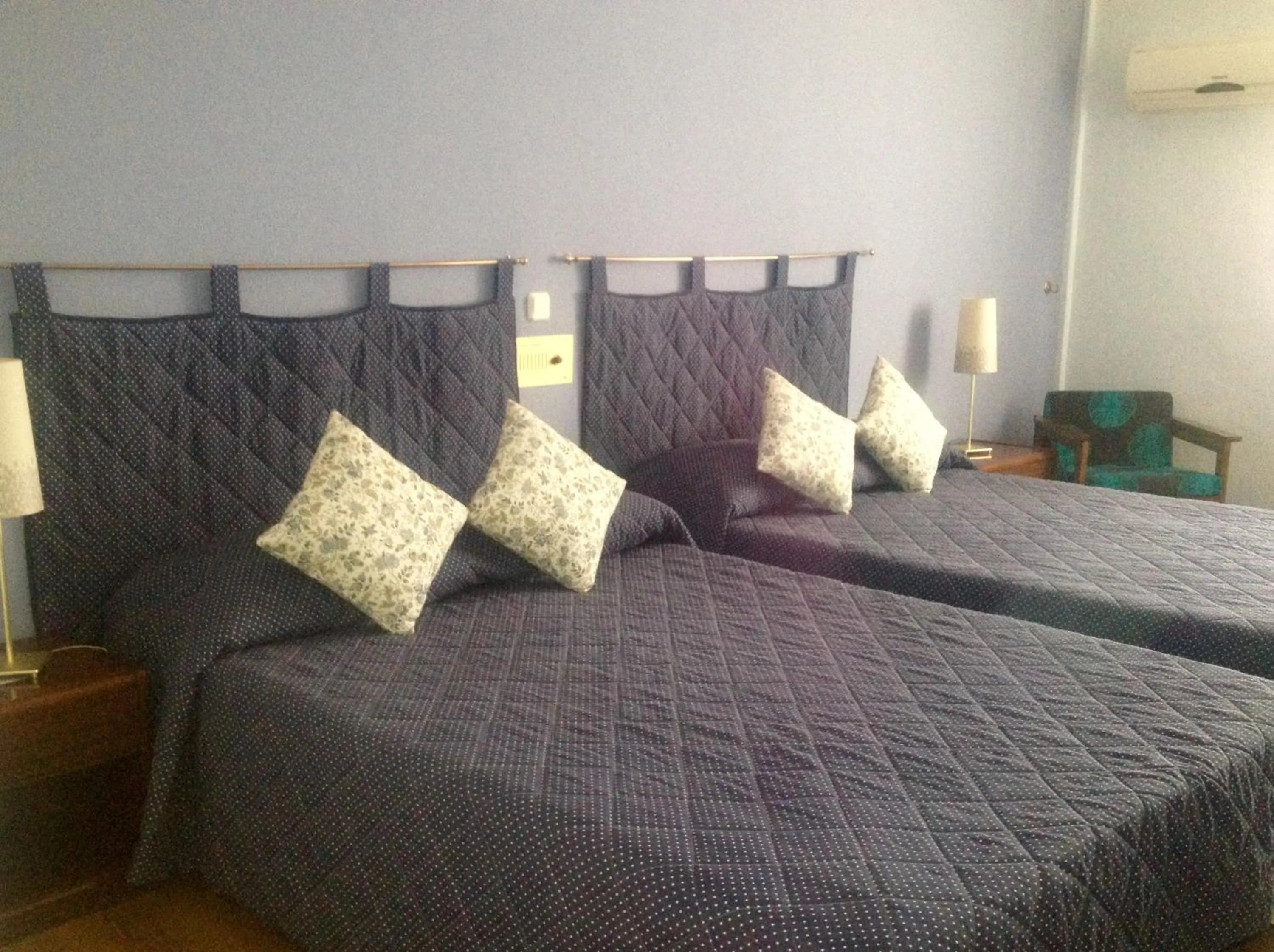 Photo of the whole room, Bed in Vienni