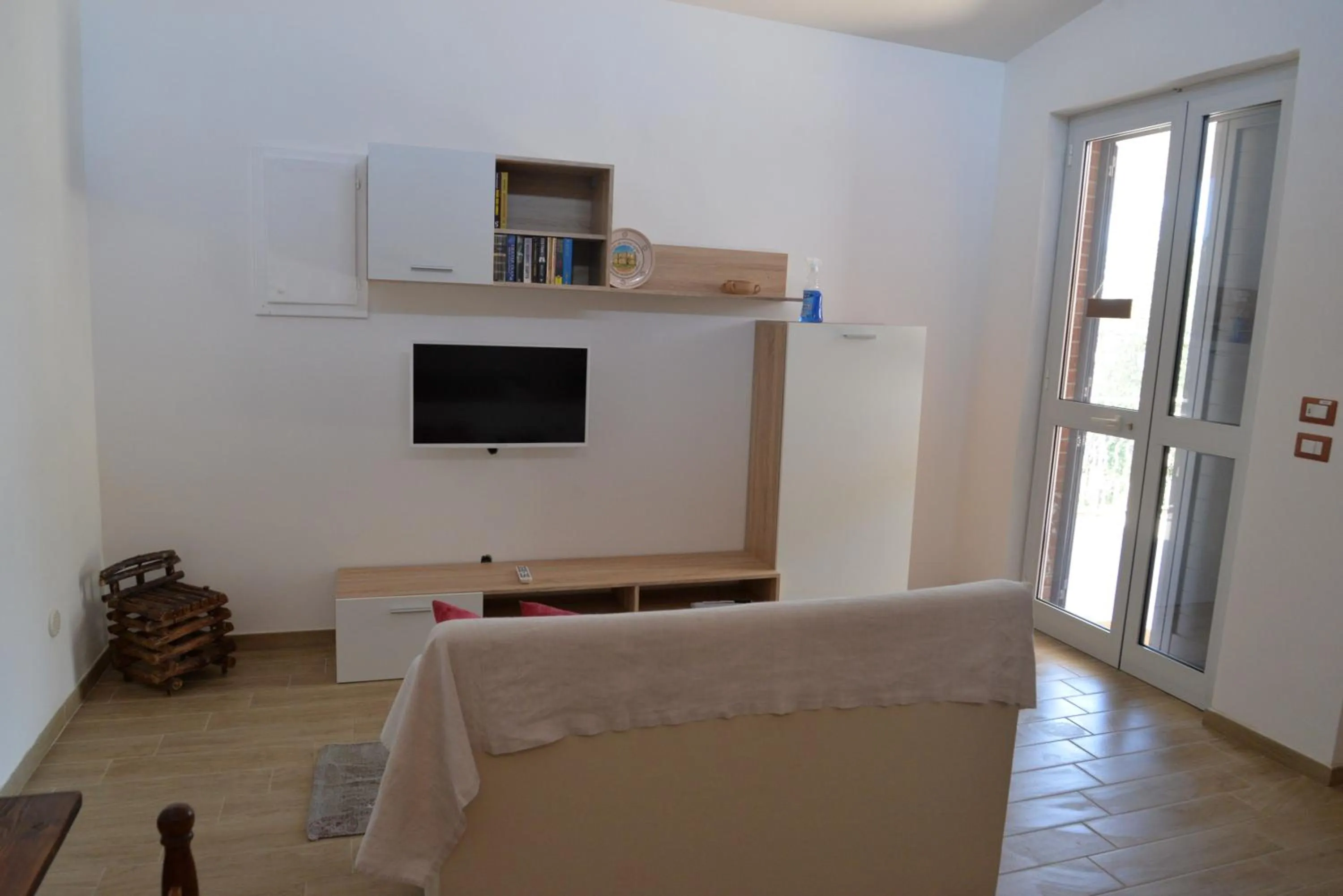 Communal lounge/ TV room in B&B Lara Santola