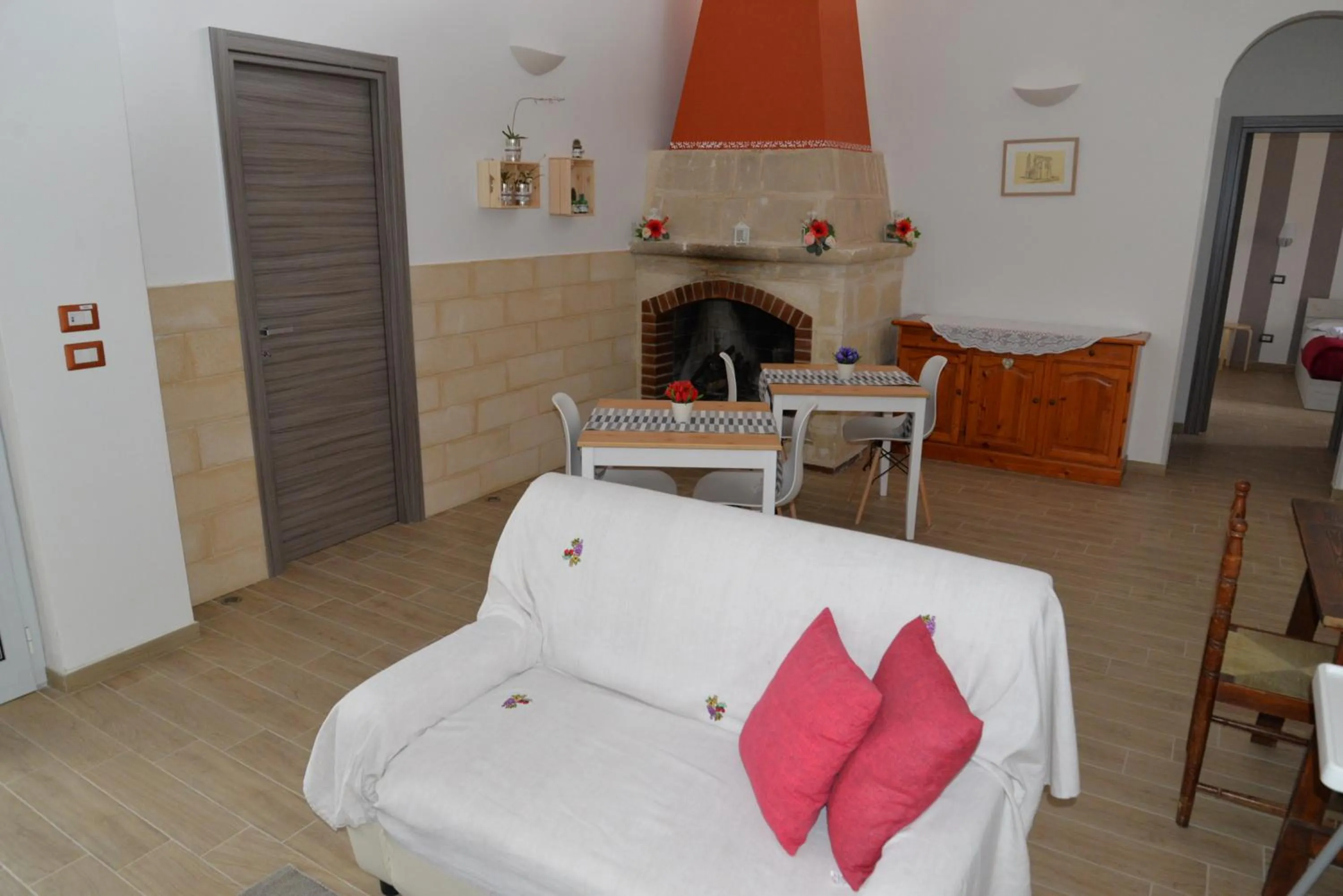 Communal lounge/ TV room in B&B Lara Santola