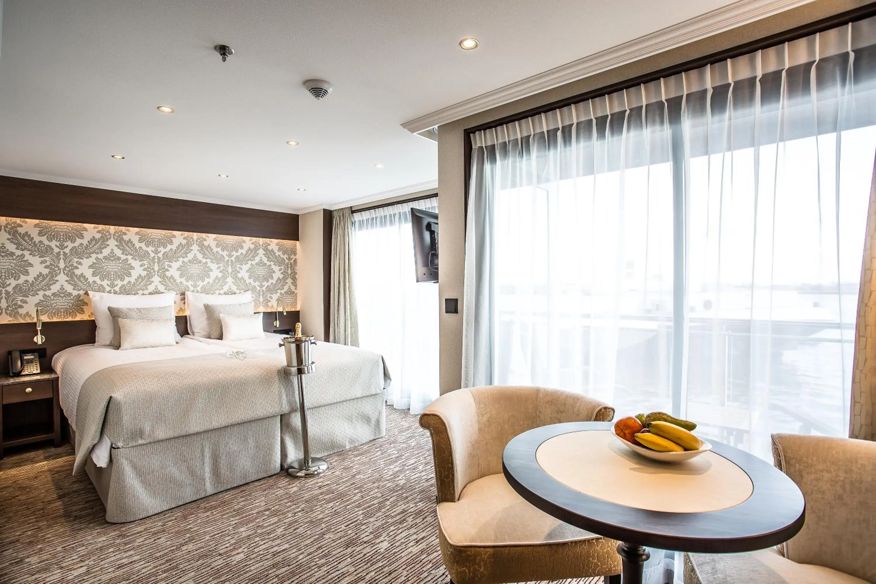 Photo of the whole room, Bed in VIVA RIVERSIDE Altstadt Düsseldorf