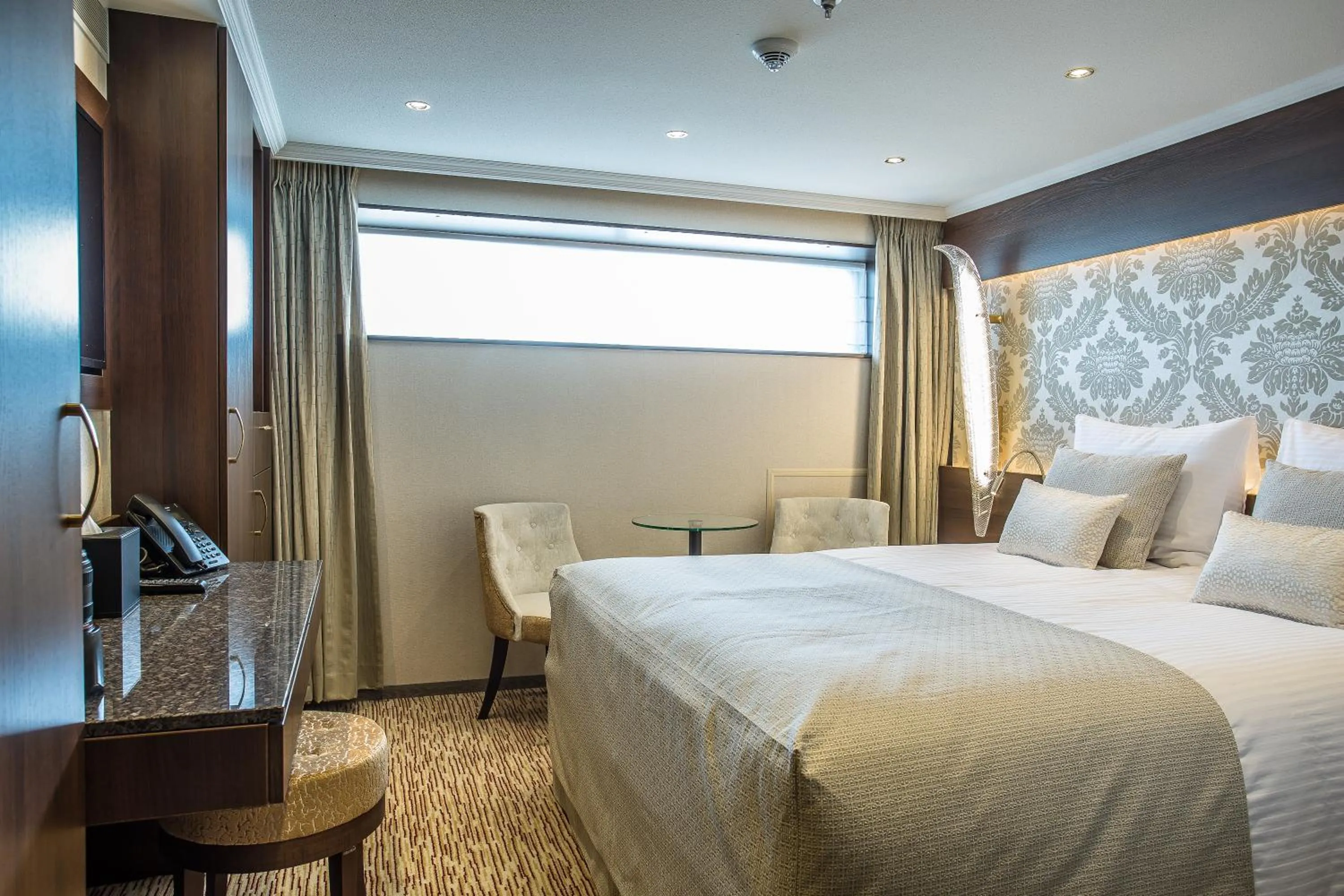 Photo of the whole room, Bed in VIVA RIVERSIDE Altstadt Düsseldorf