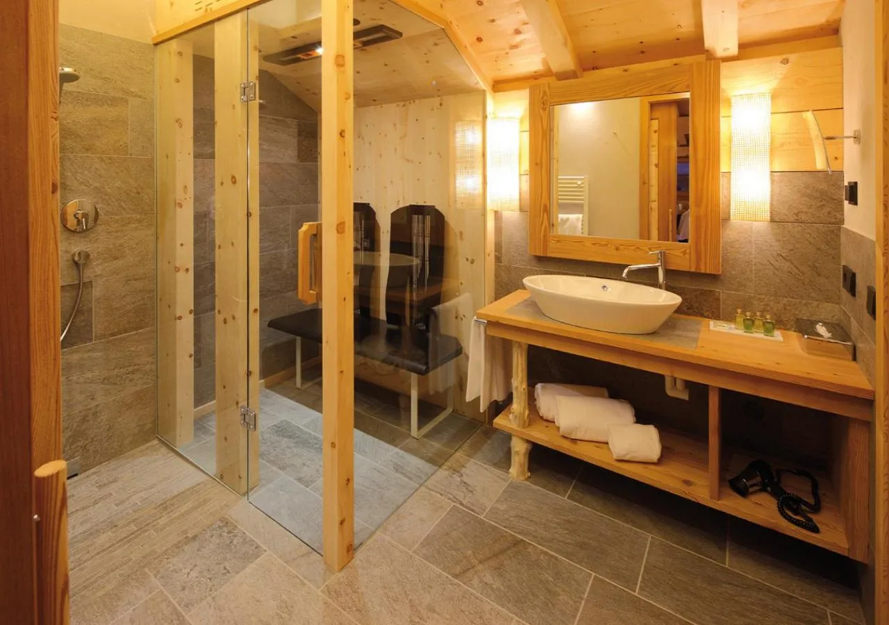 Bathroom in Dolomites Living Hotel Tirler