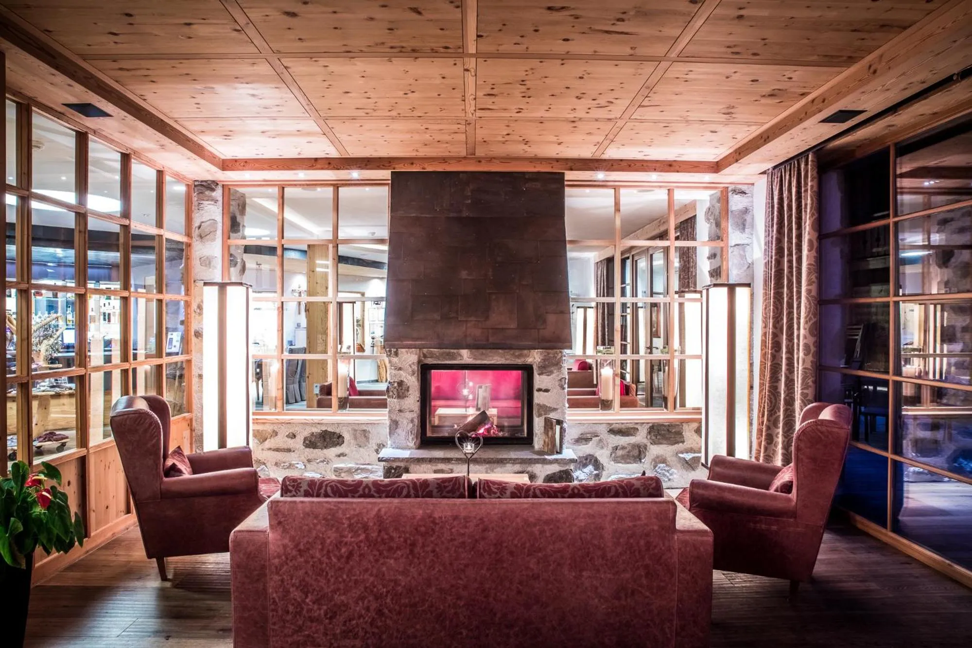 Library in Dolomites Living Hotel Tirler