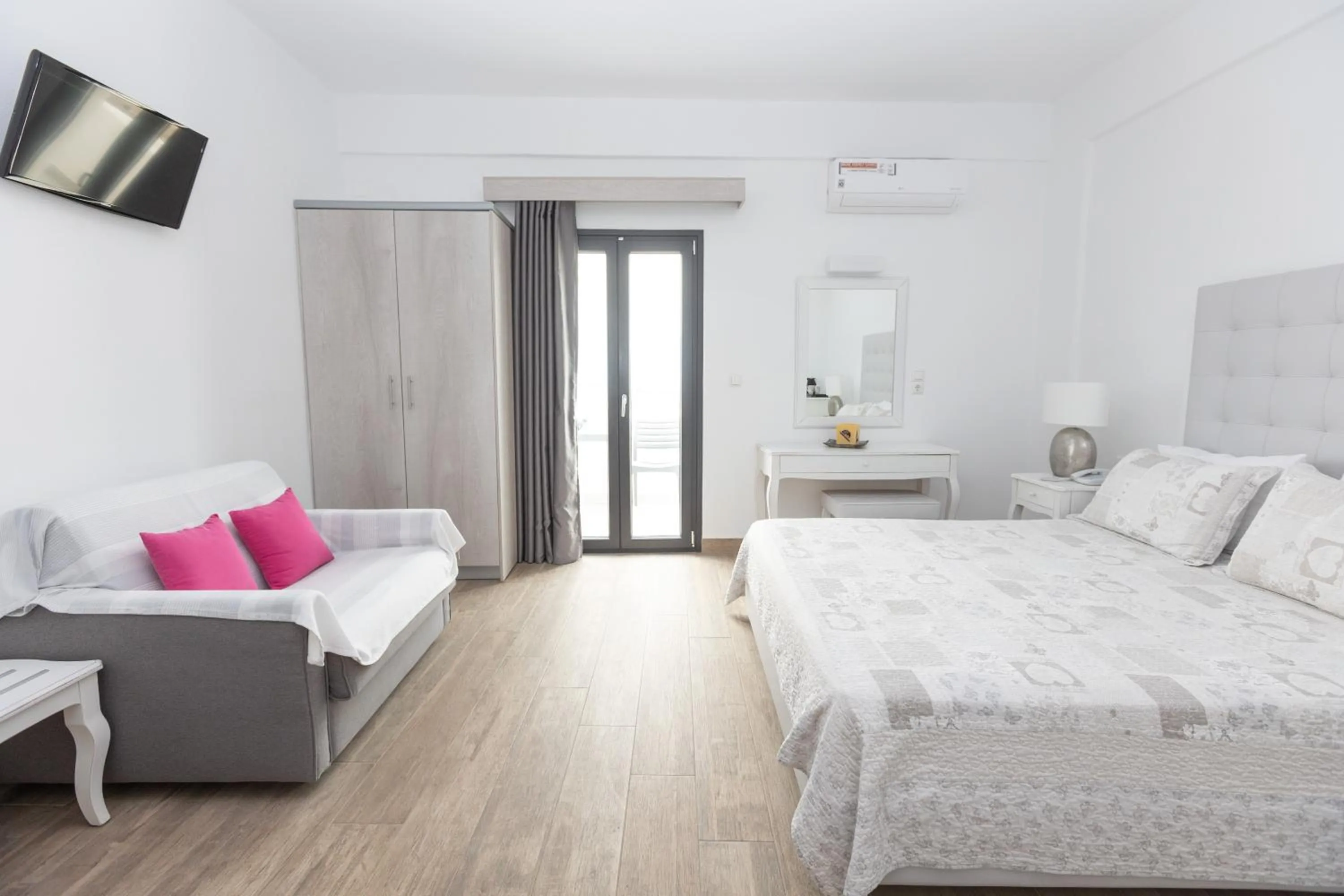 Bed in Hotel Star Santorini