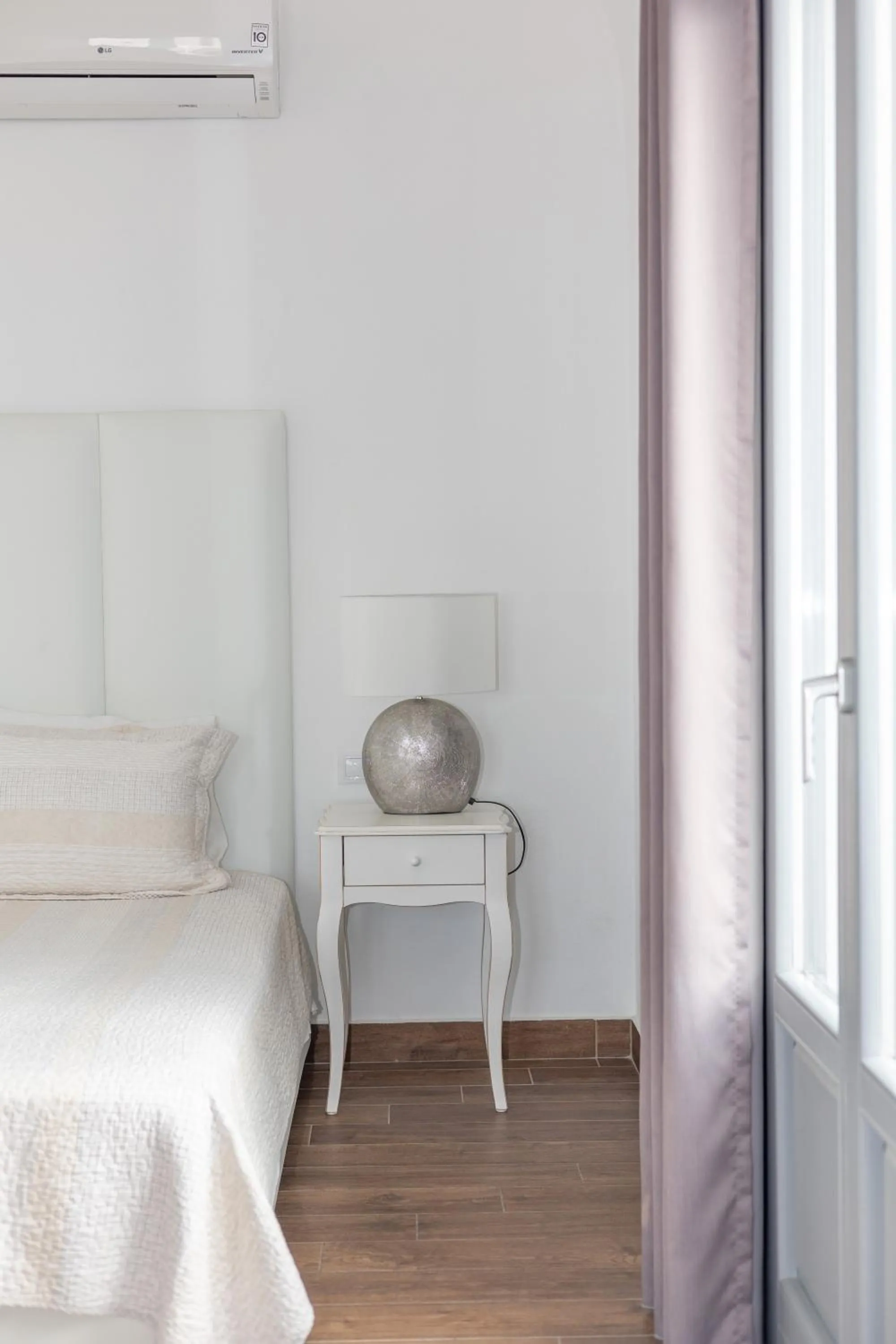 Bed in Hotel Star Santorini