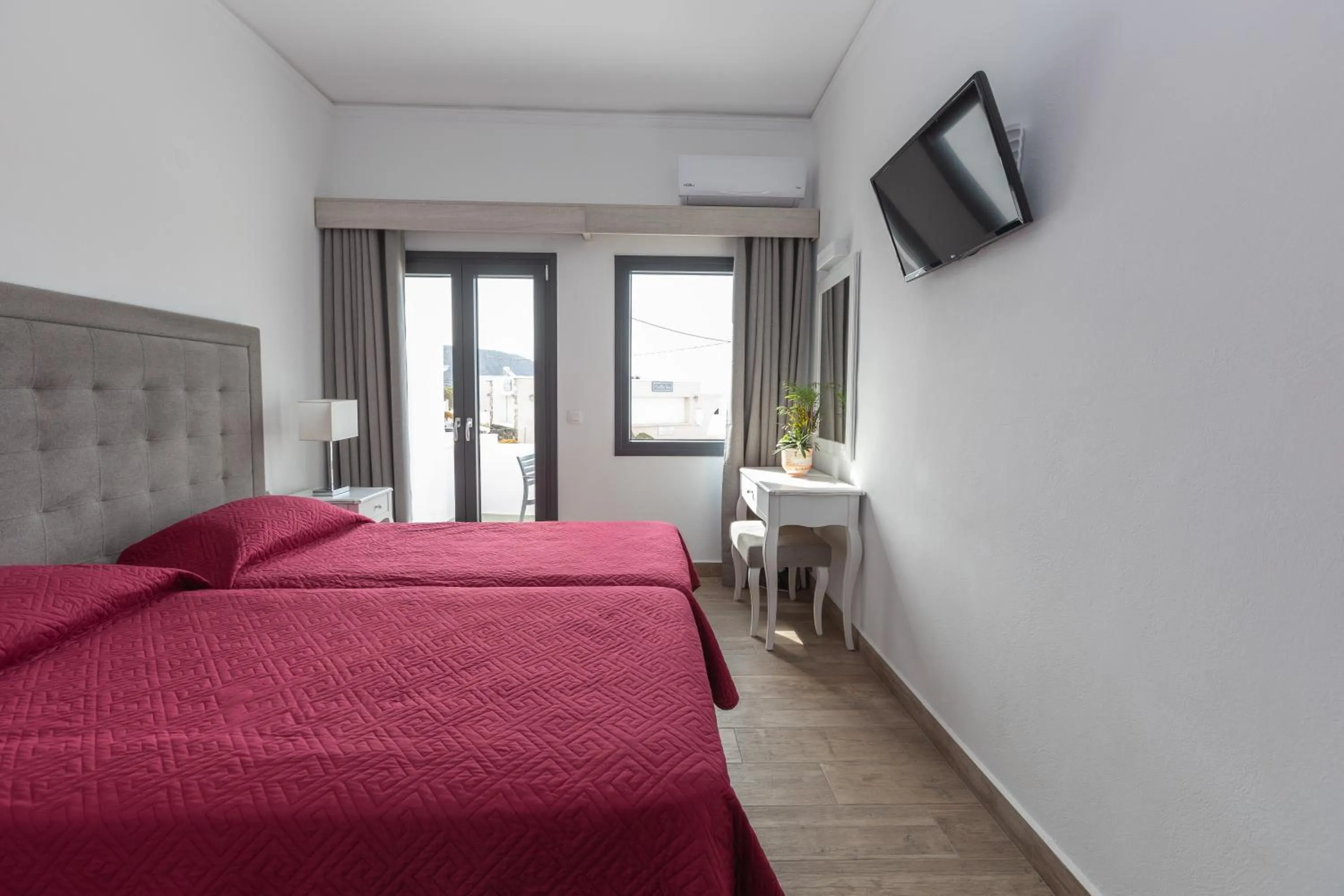 Bed in Hotel Star Santorini