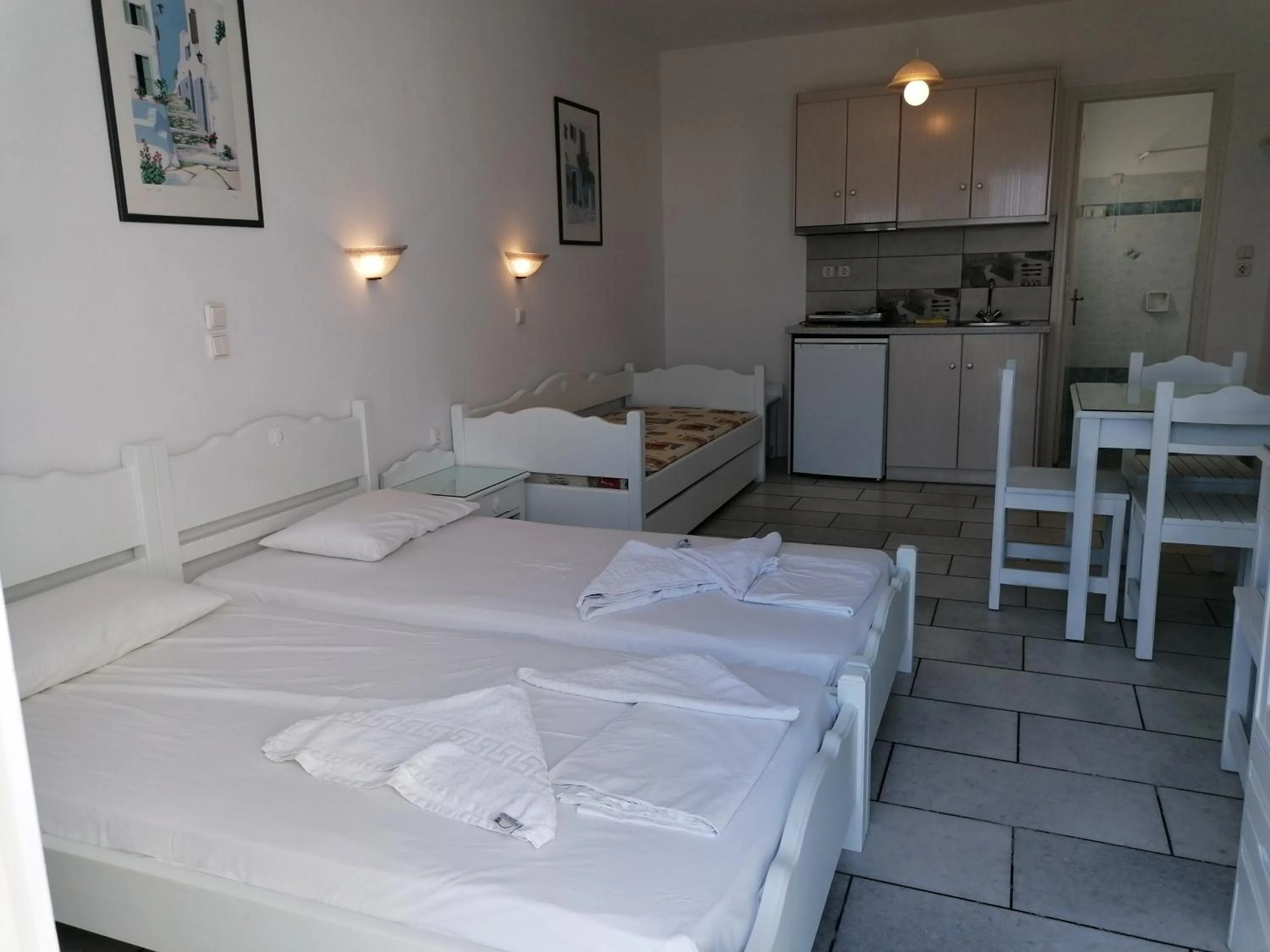 Bed in Flora Apartments & Studios