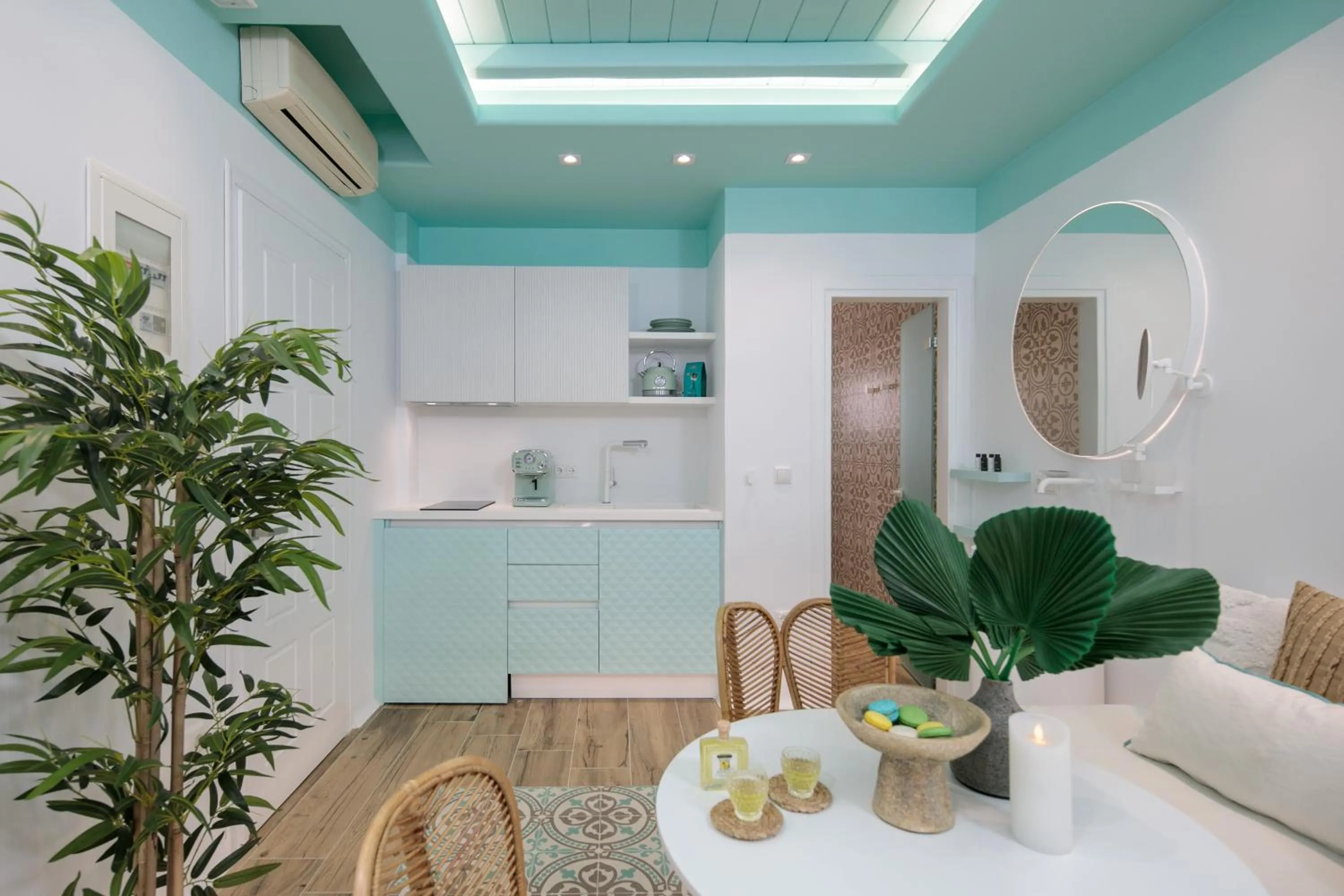 Flora Apartments & Studios